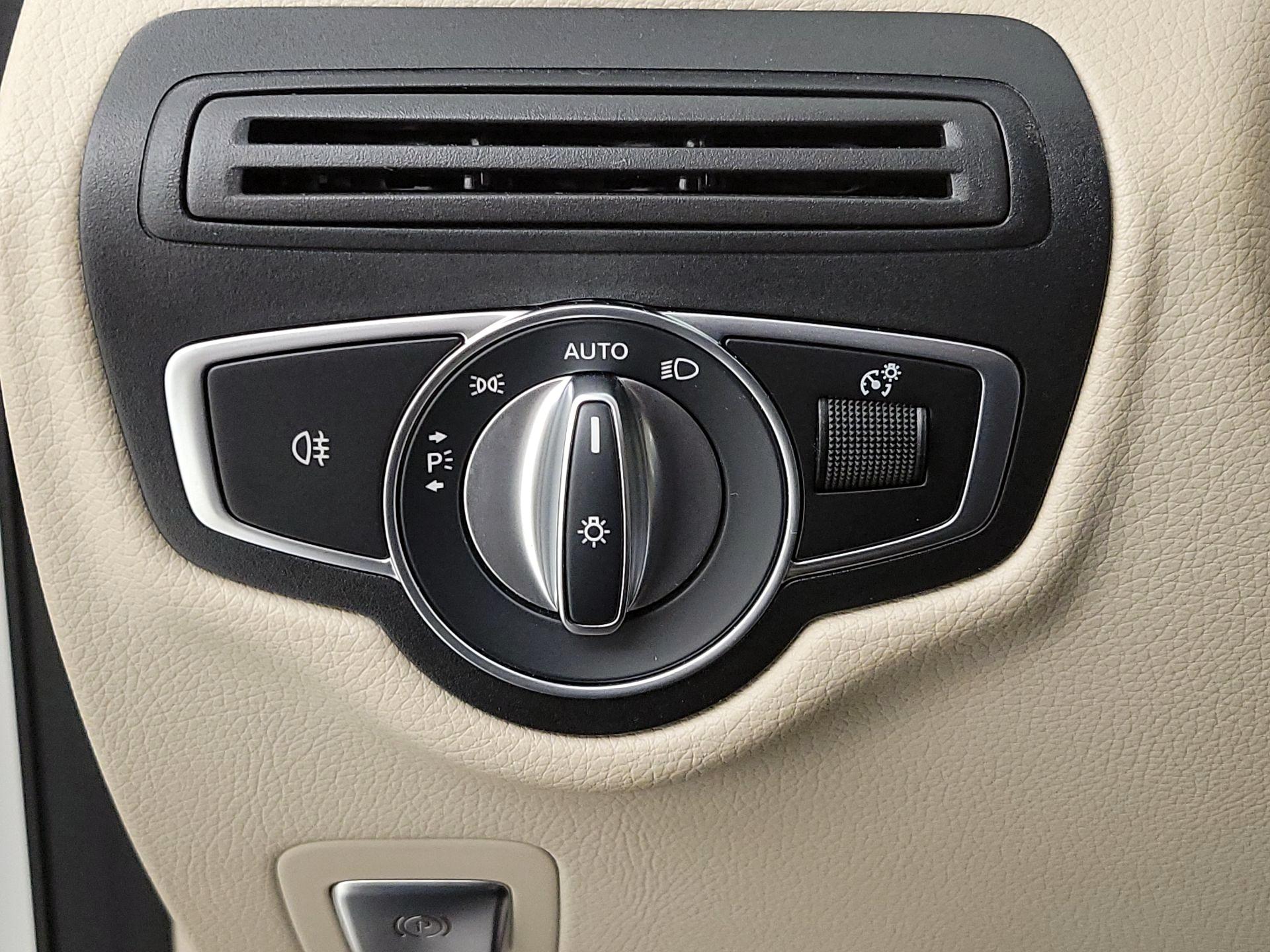 Thumbnail: 2022 Mercedes-Benz GLC - 13