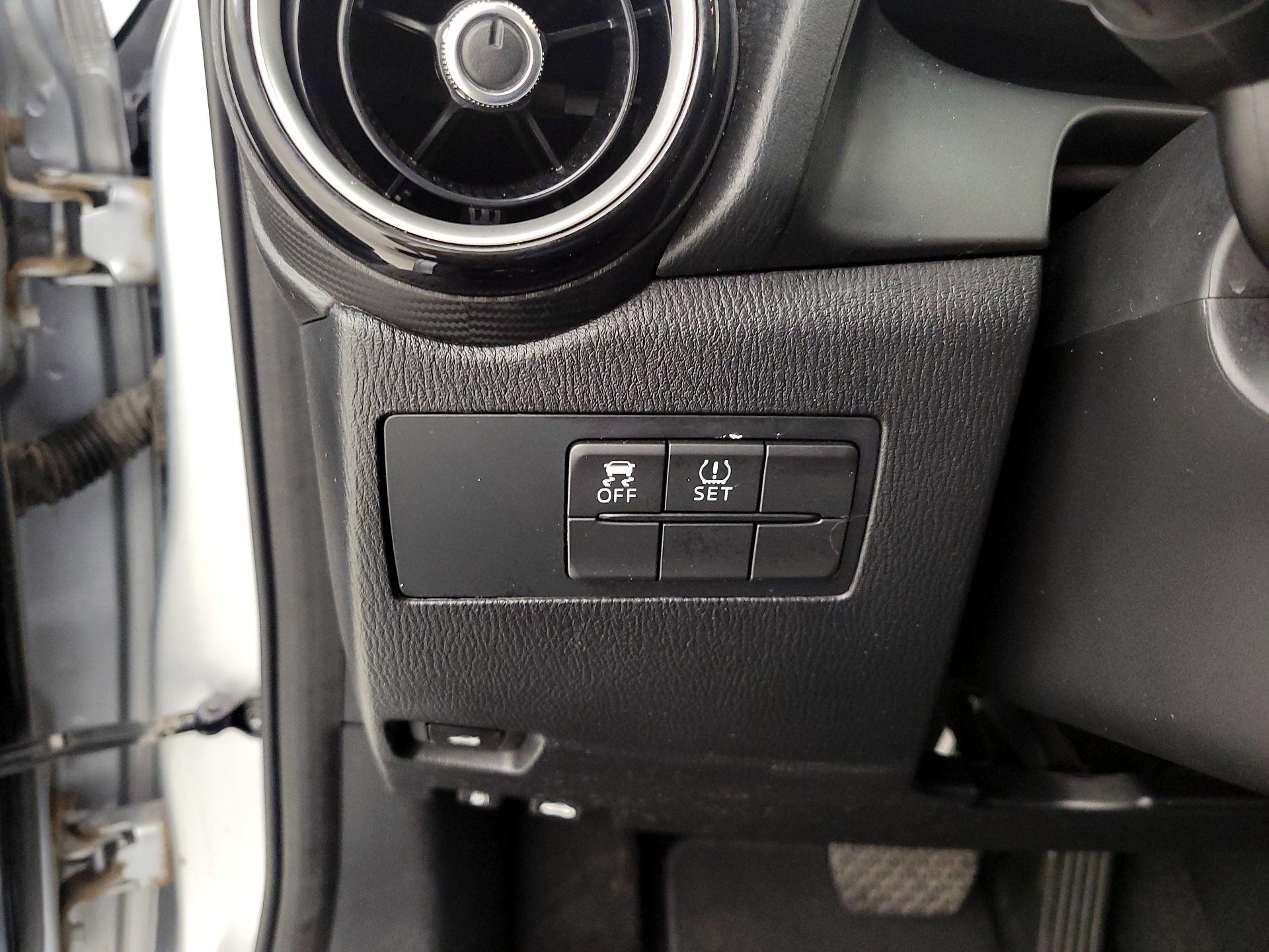Thumbnail: 2019 Toyota Yaris - 13