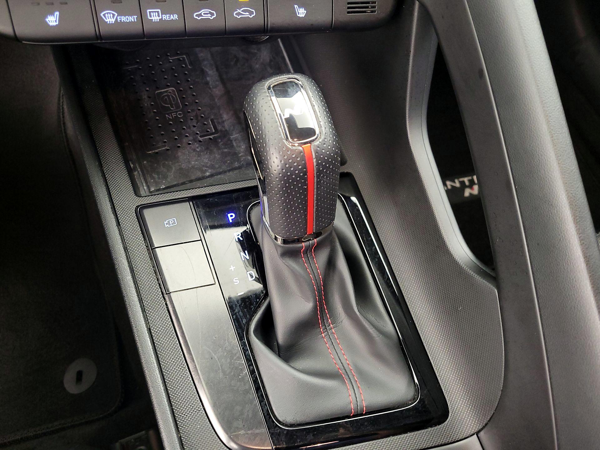 Thumbnail: 2022 Hyundai Elantra - 17