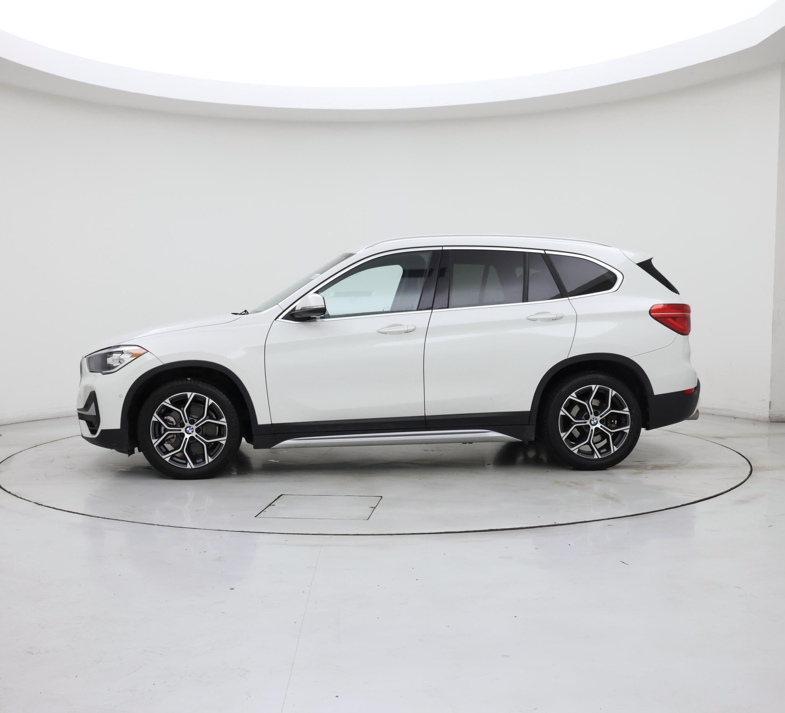Thumbnail: 2021 BMW X1 - 3
