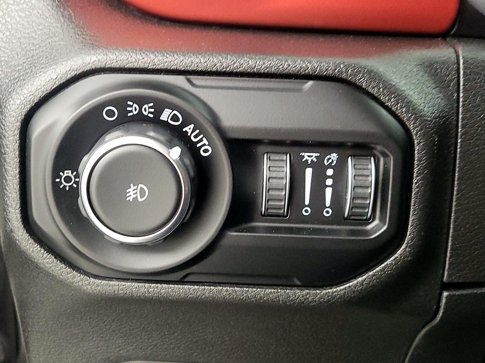 Thumbnail: 2018 Jeep Wrangler - 13