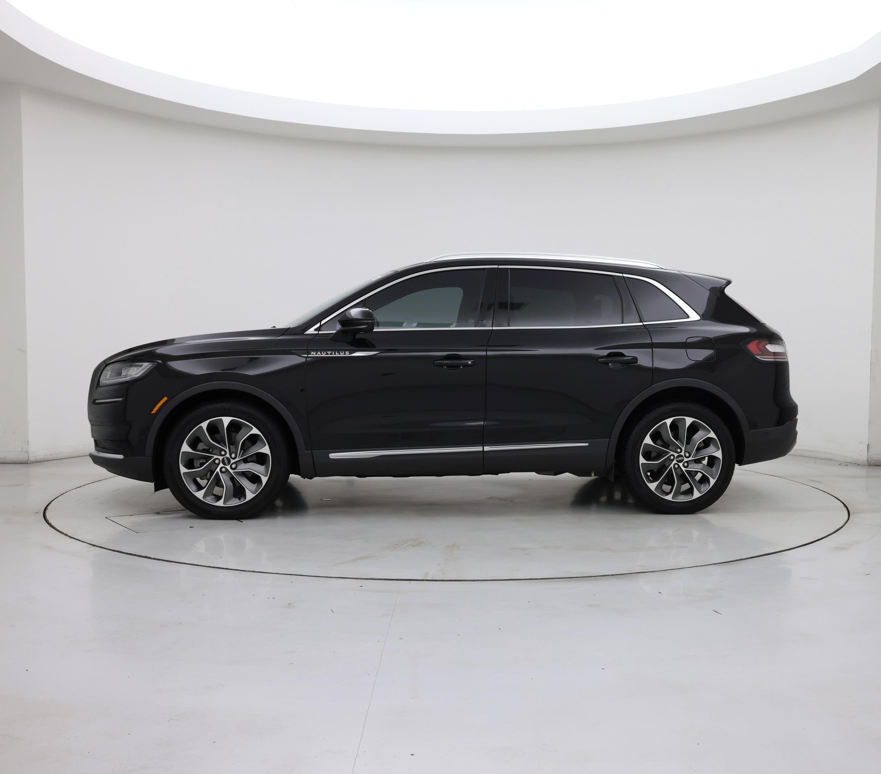 Thumbnail: 2022 Lincoln Nautilus - 3