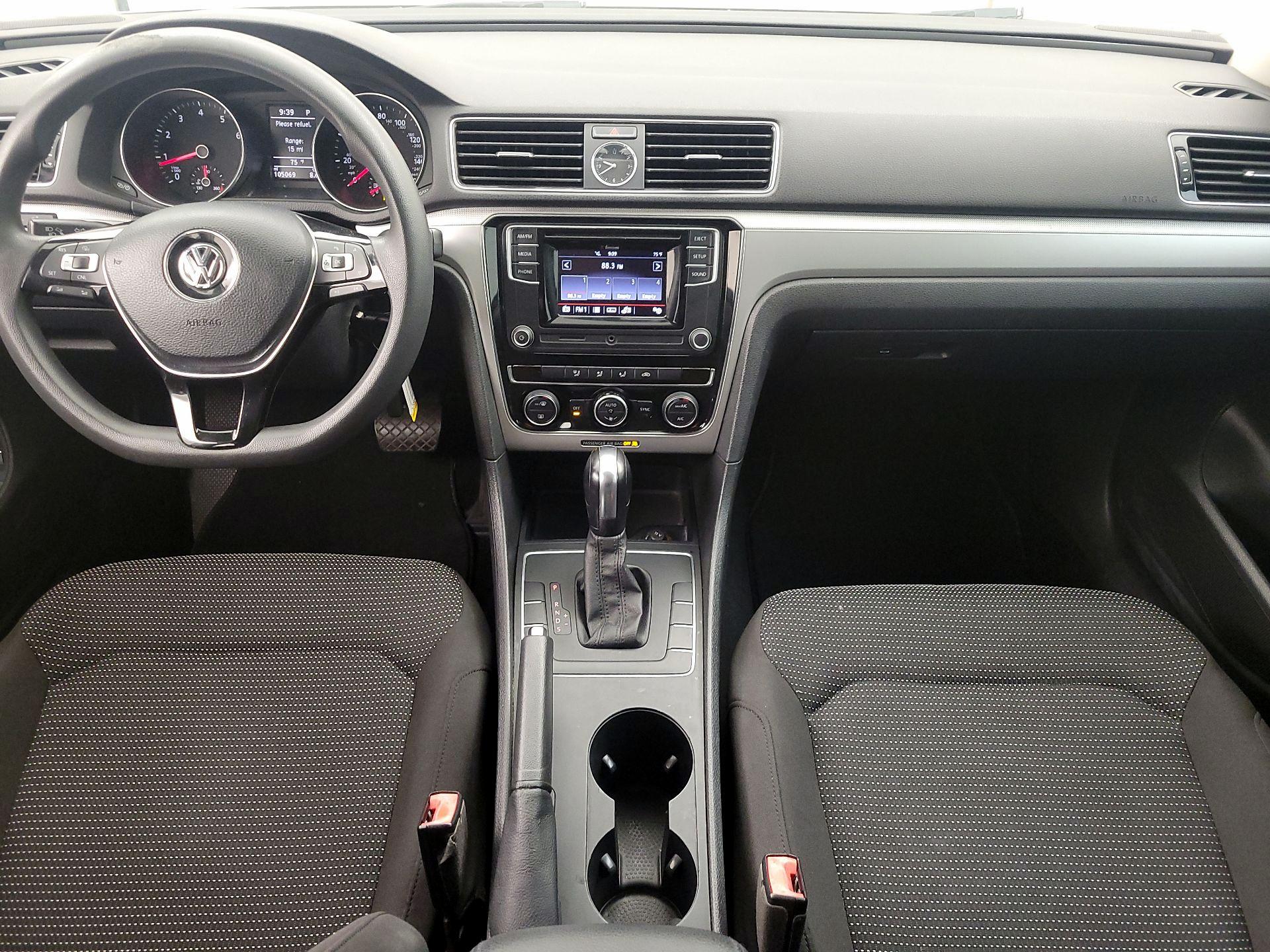 Thumbnail: 2016 Volkswagen Passat - 9