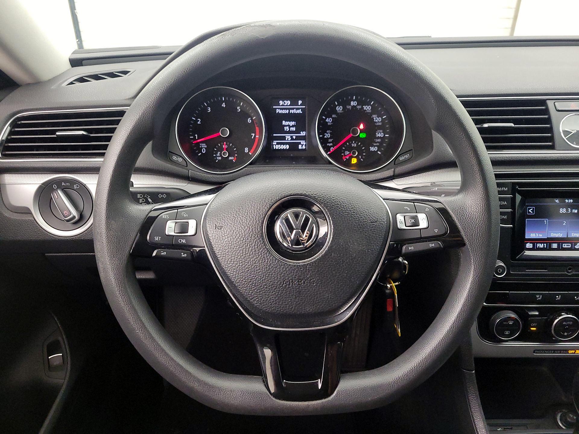 Thumbnail: 2016 Volkswagen Passat - 10