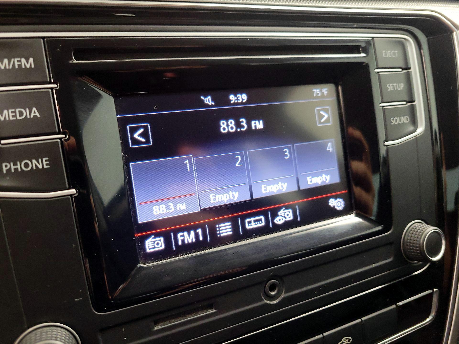 Thumbnail: 2016 Volkswagen Passat - 15