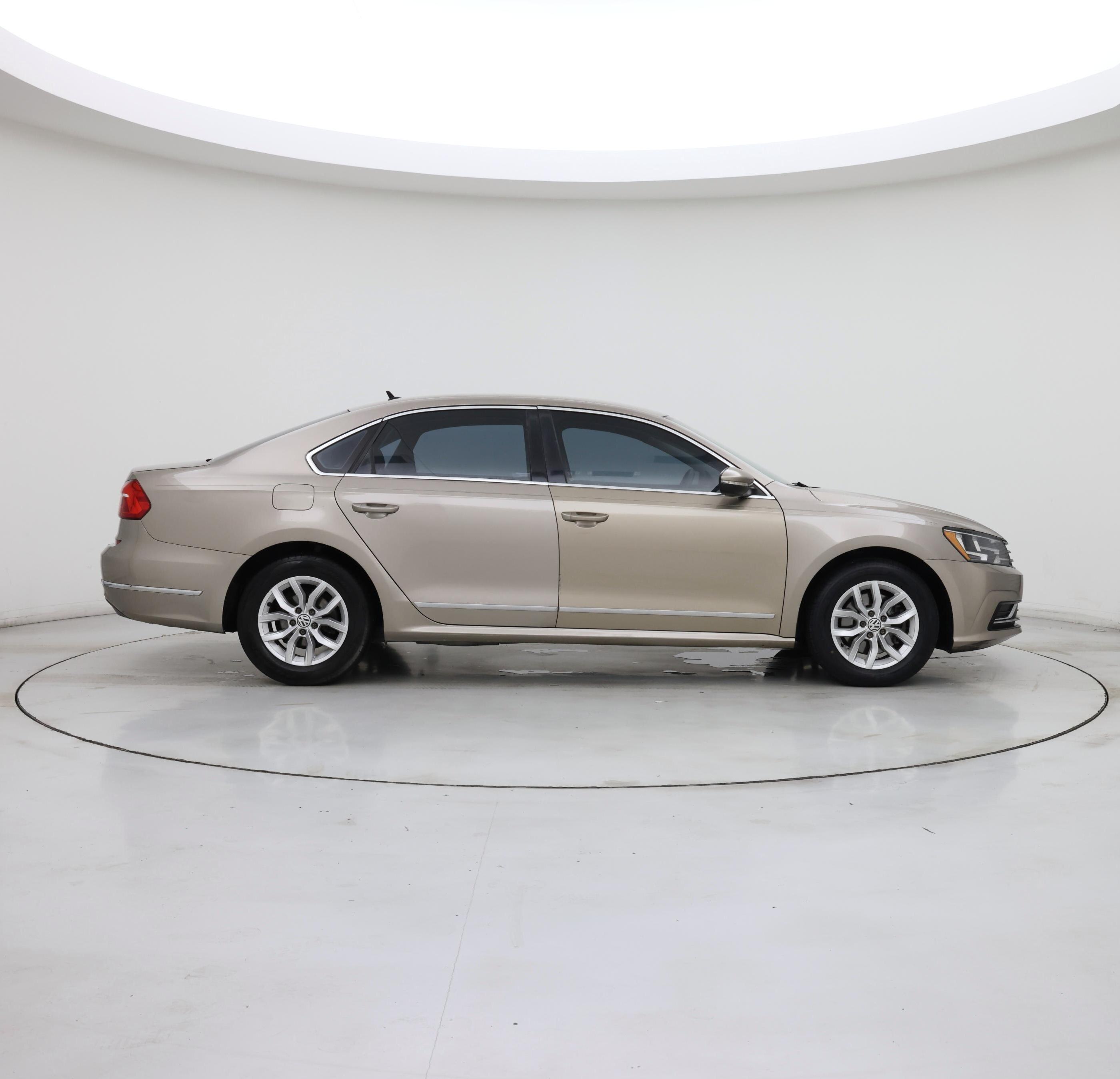Thumbnail: 2016 Volkswagen Passat - 7
