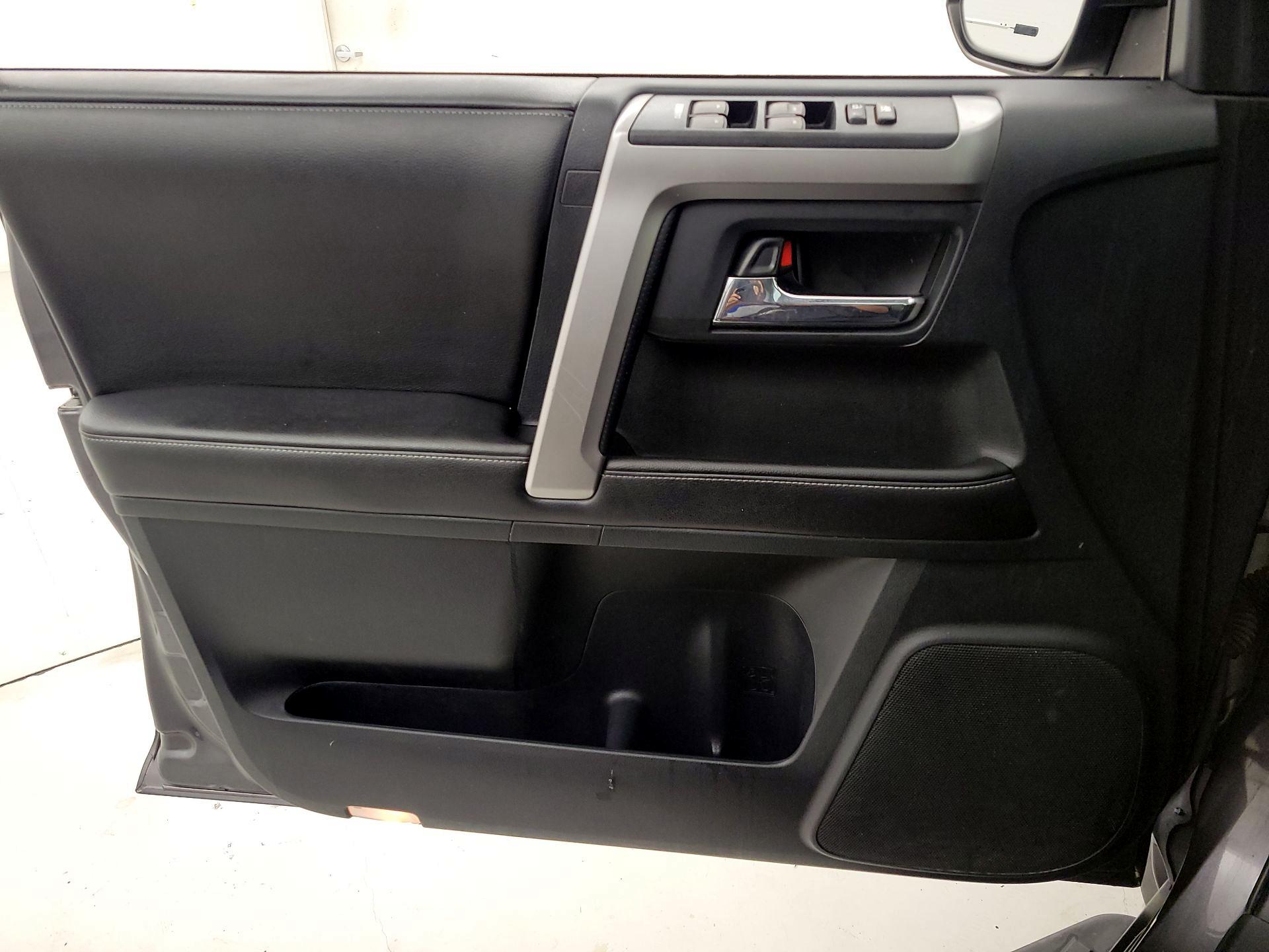 Thumbnail: 2015 Toyota 4Runner - 12