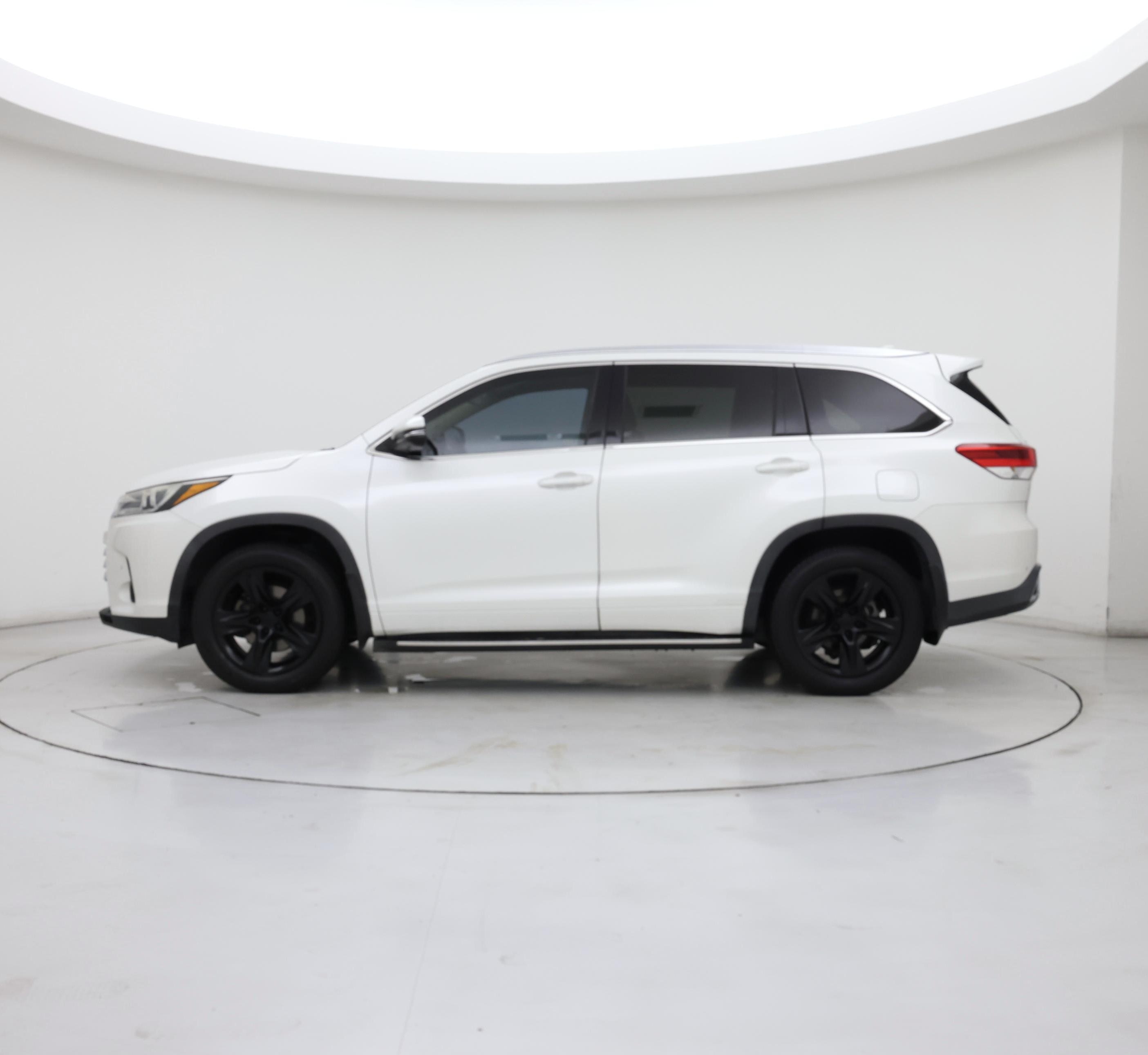 Thumbnail: 2017 Toyota Highlander - 3