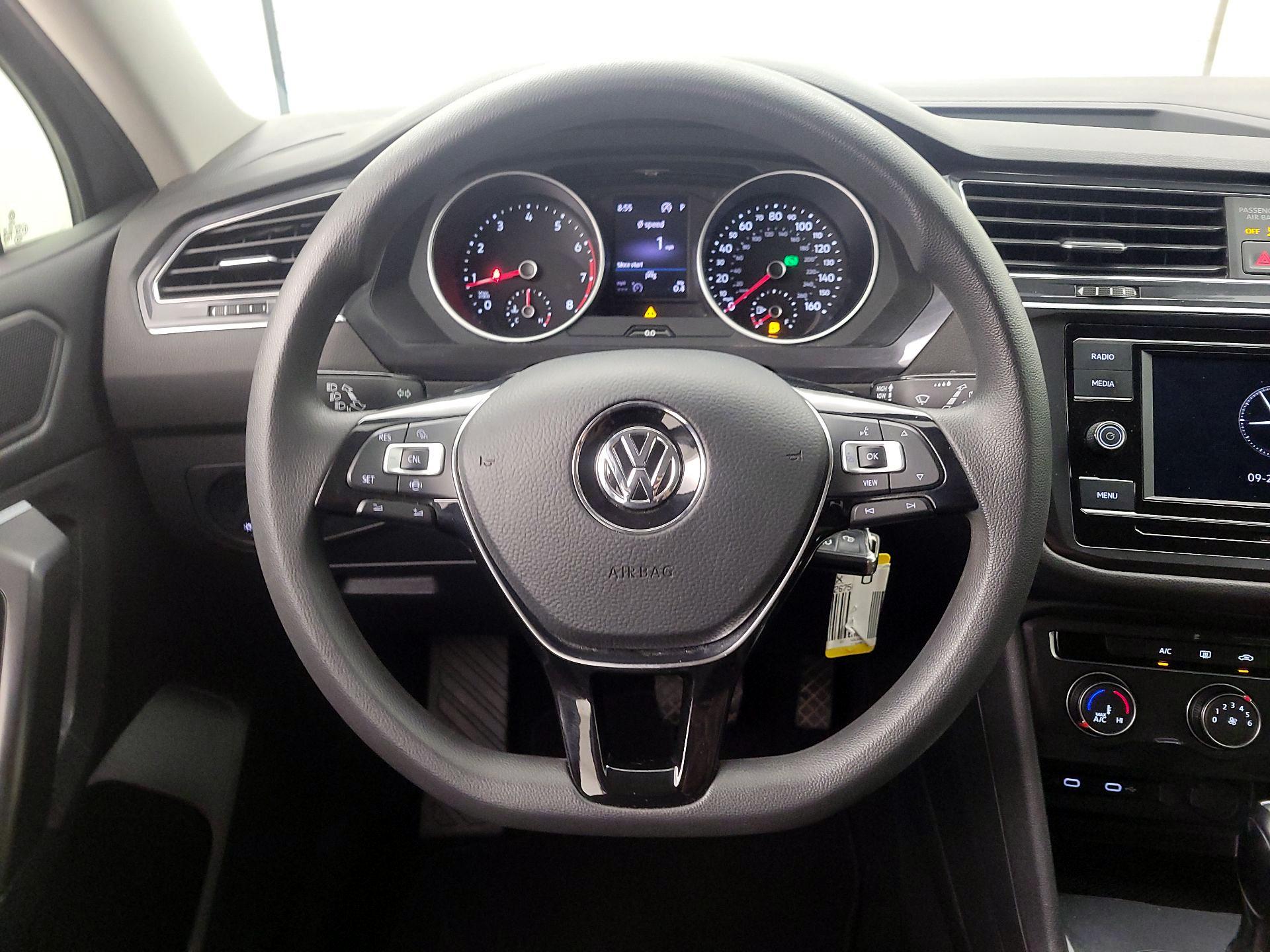 Thumbnail: 2021 Volkswagen Tiguan - 10