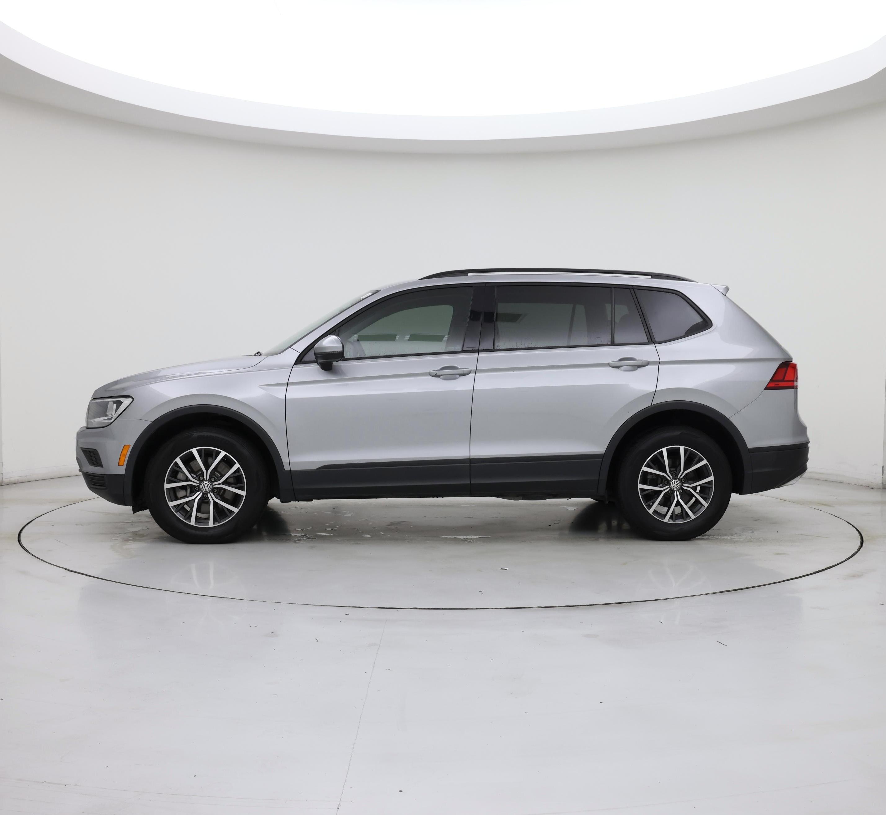 Thumbnail: 2021 Volkswagen Tiguan - 3