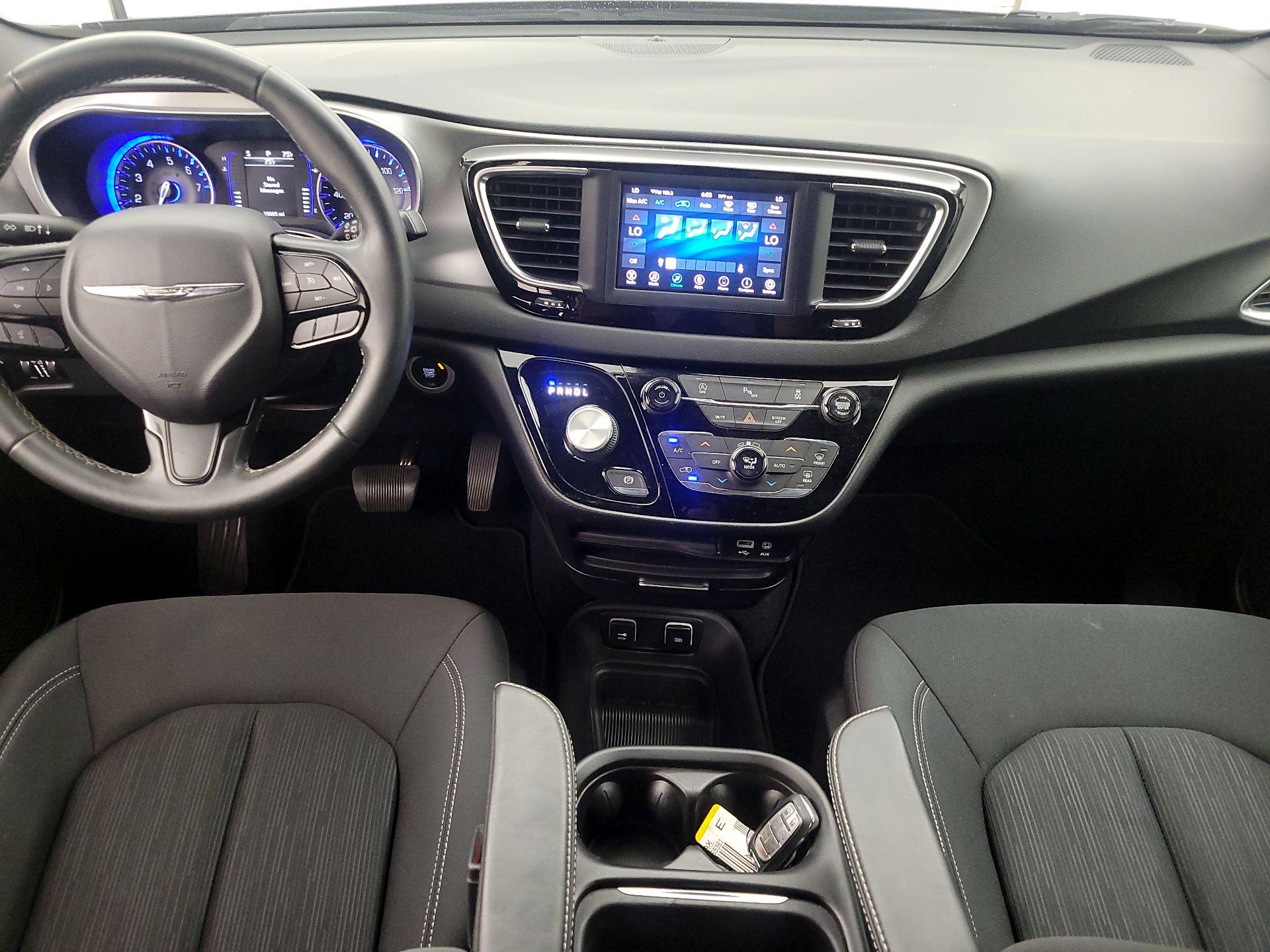 Thumbnail: 2019 Chrysler Pacifica - 9