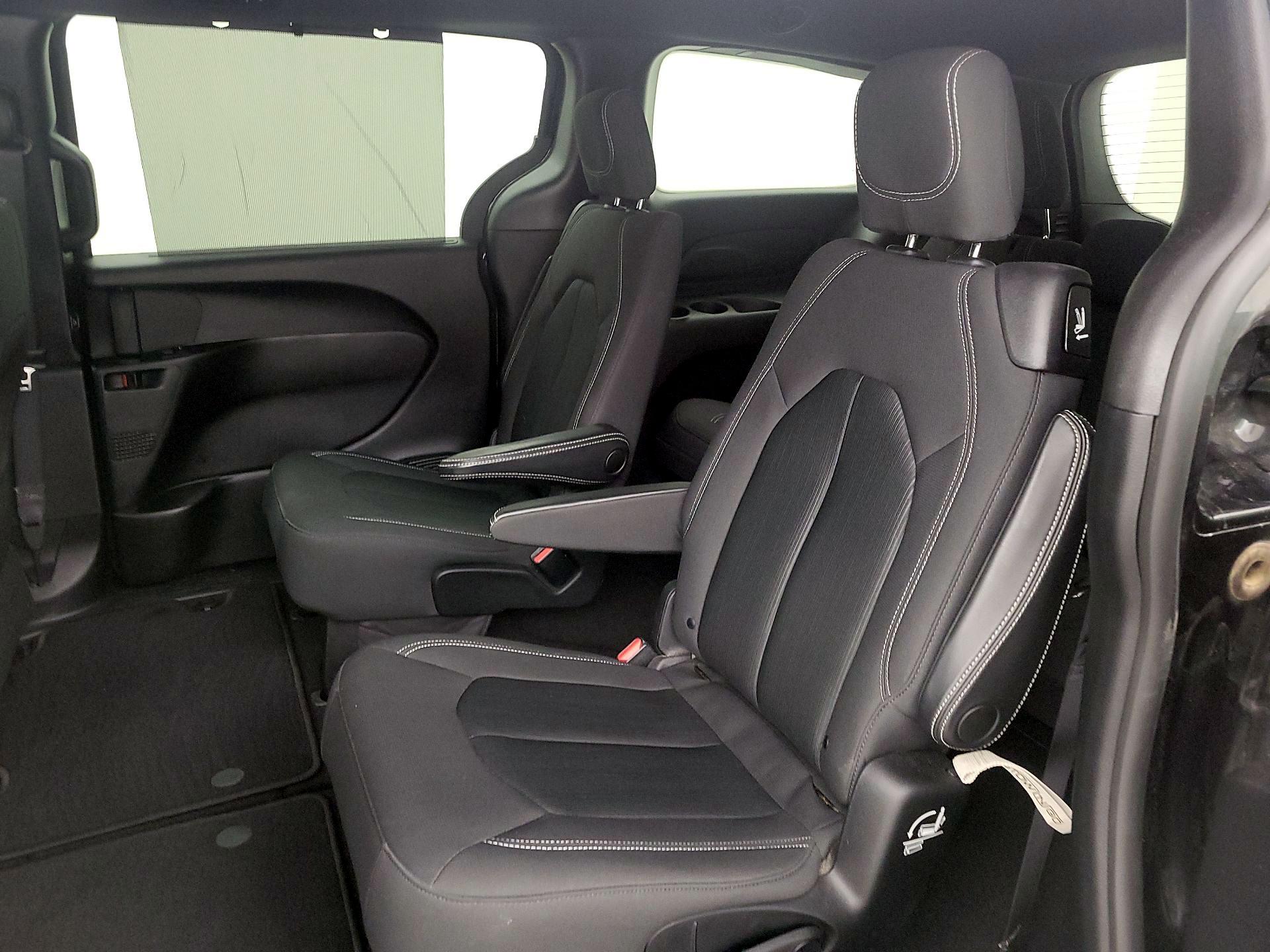 Thumbnail: 2019 Chrysler Pacifica - 19