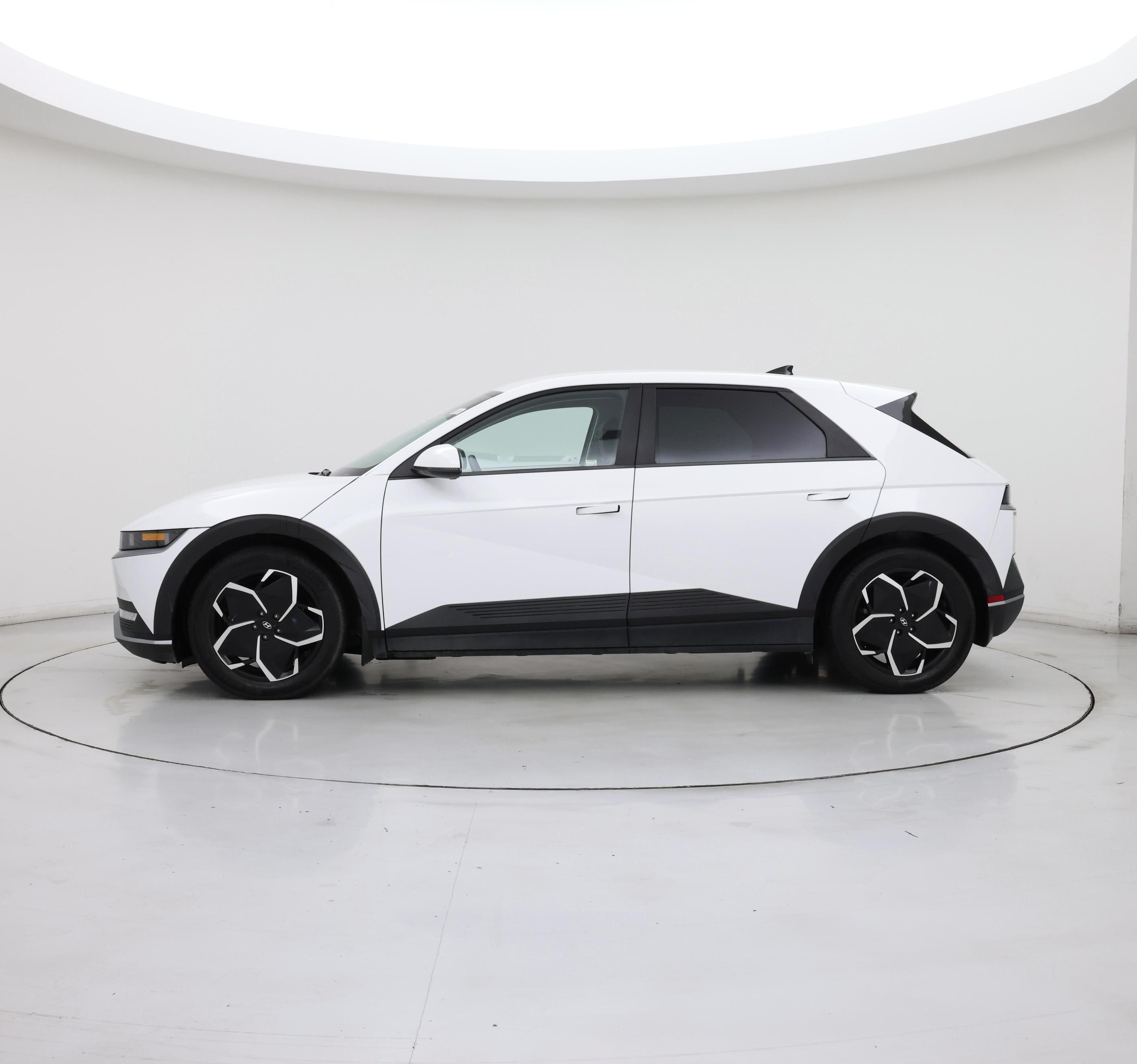 Thumbnail: 2022 Hyundai Ioniq 5 - 3