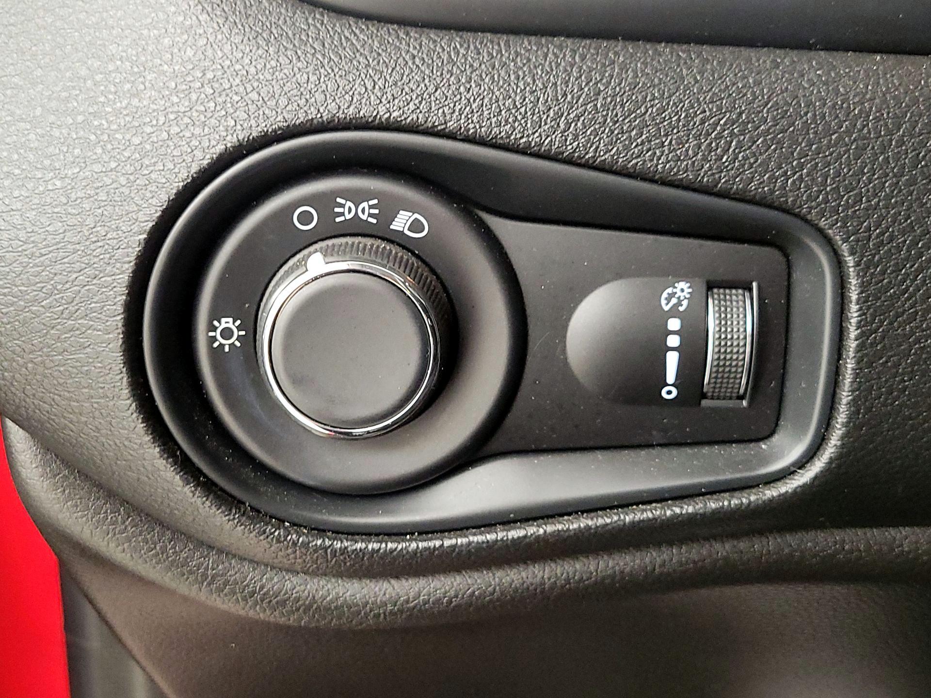 Thumbnail: 2021 Jeep Renegade - 13