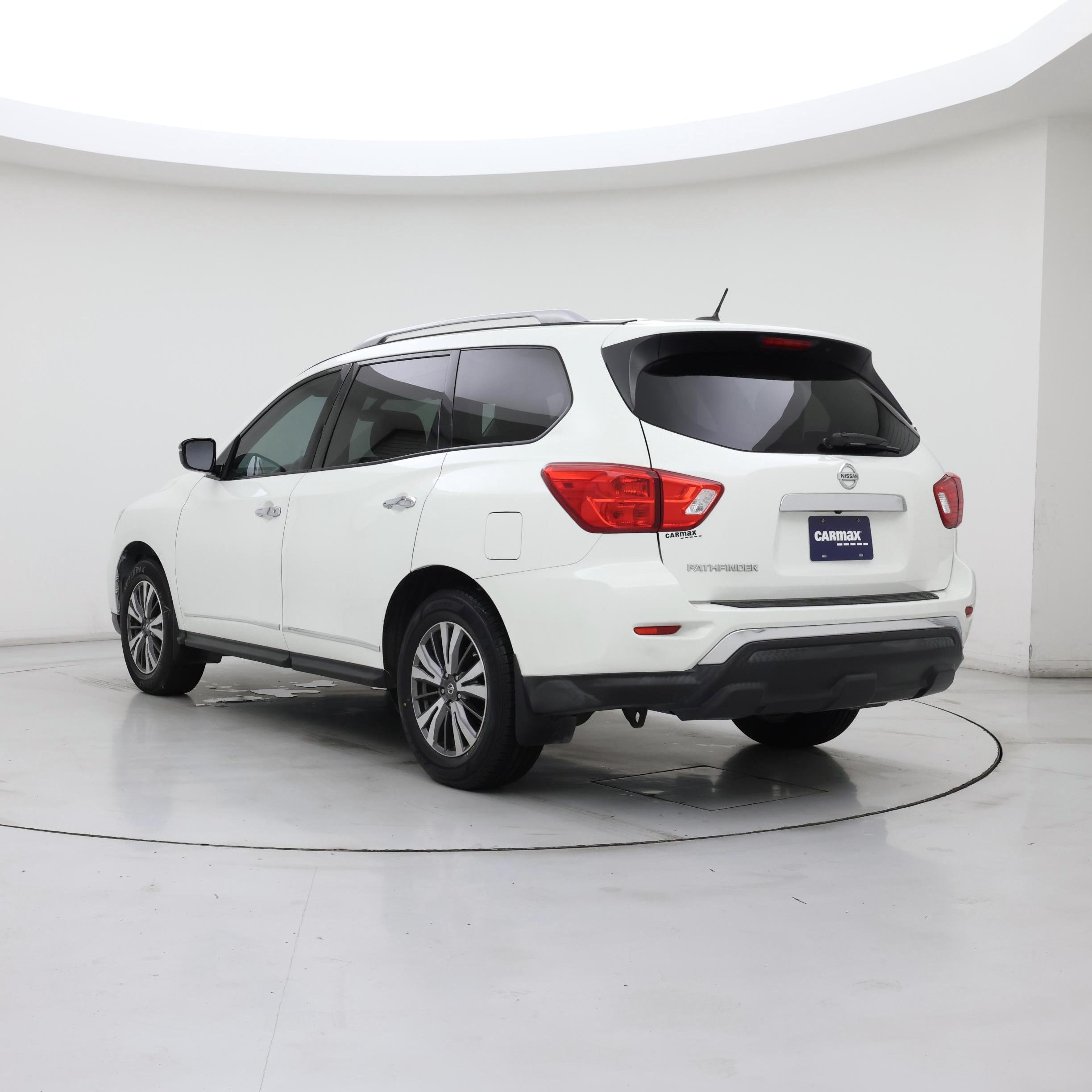 Thumbnail: 2017 Nissan Pathfinder - 2