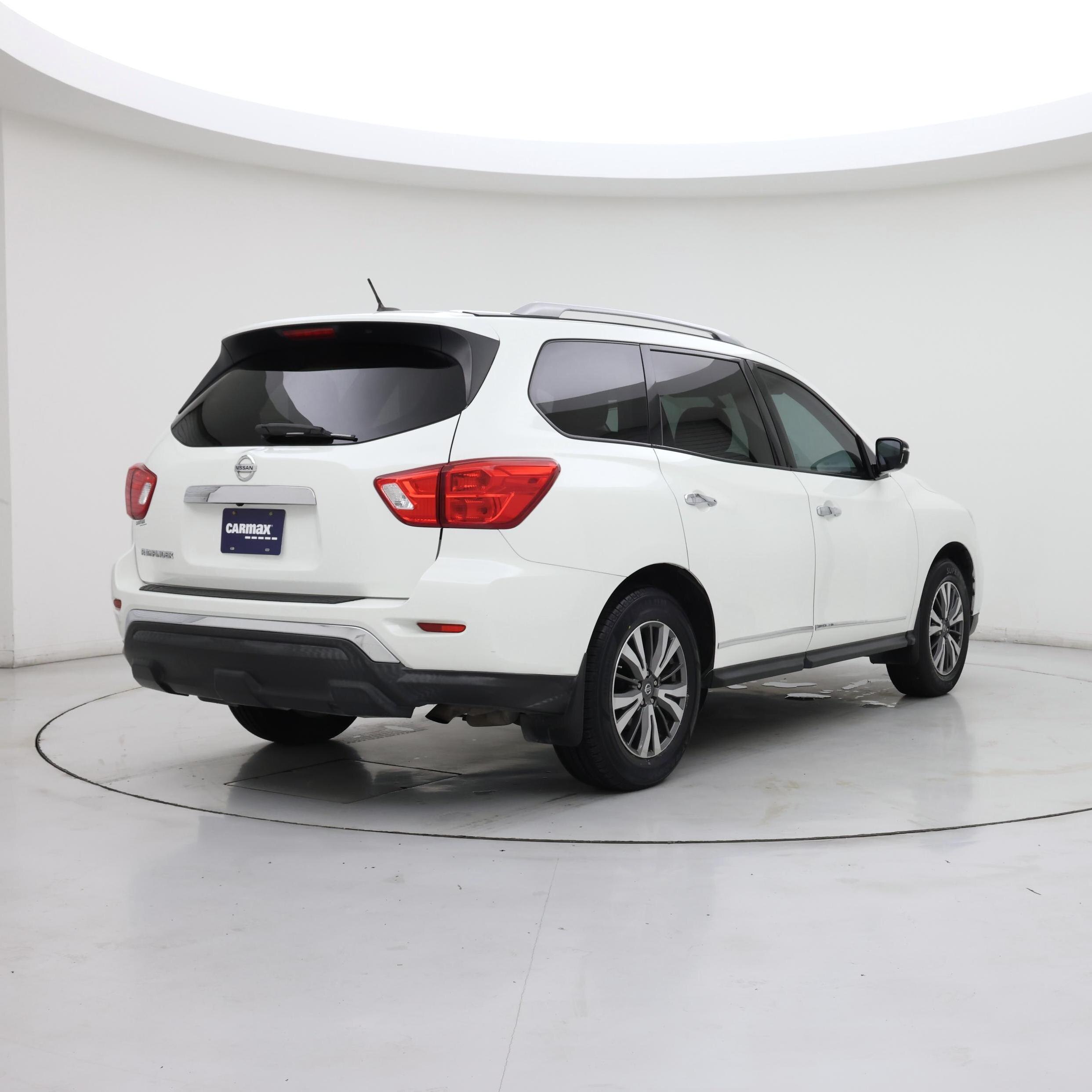 Thumbnail: 2017 Nissan Pathfinder - 8