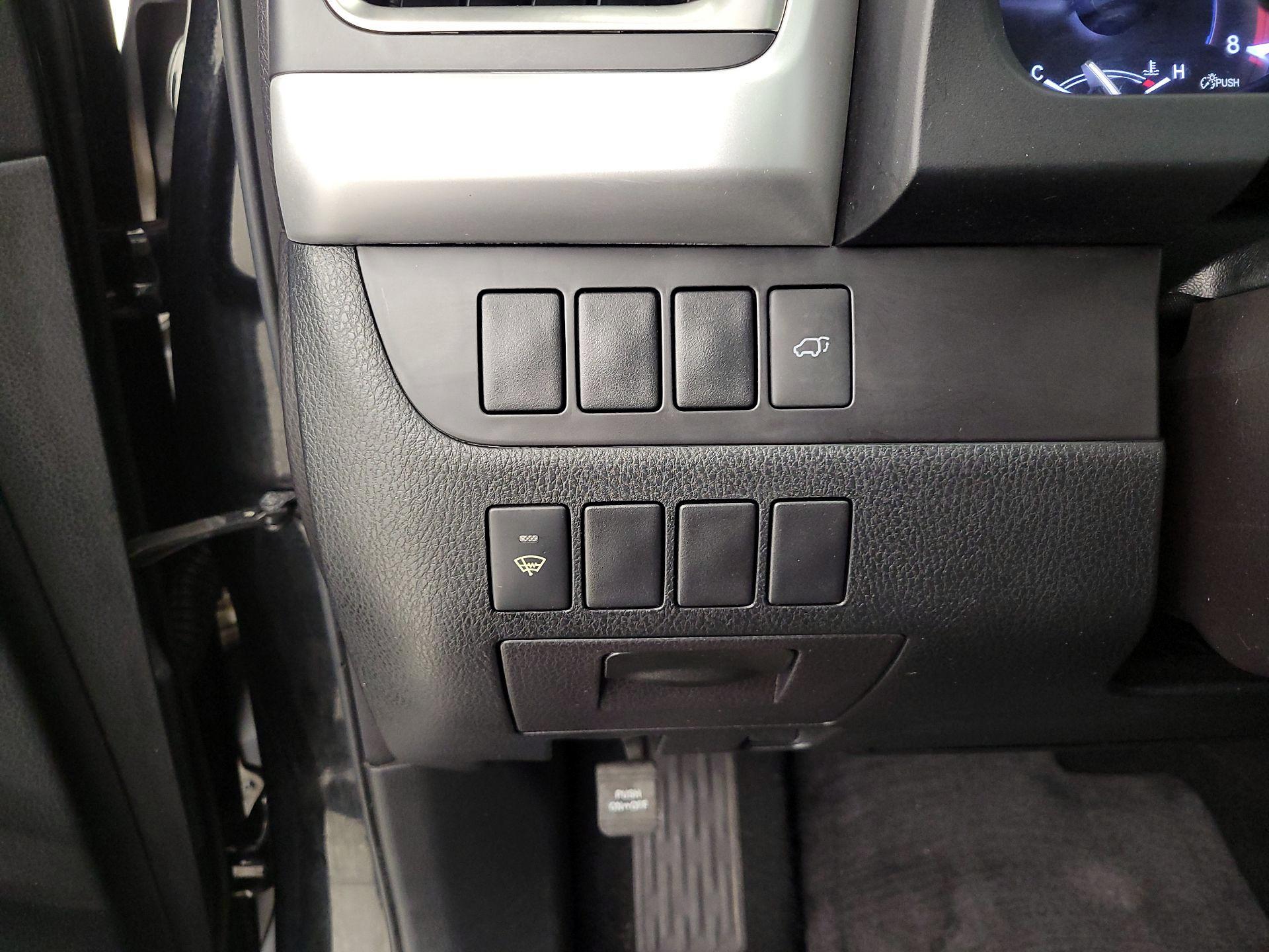 Thumbnail: 2016 Toyota Highlander - 13