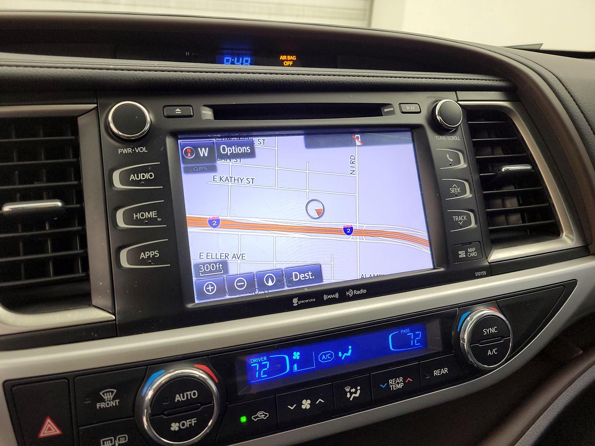 Thumbnail: 2016 Toyota Highlander - 14
