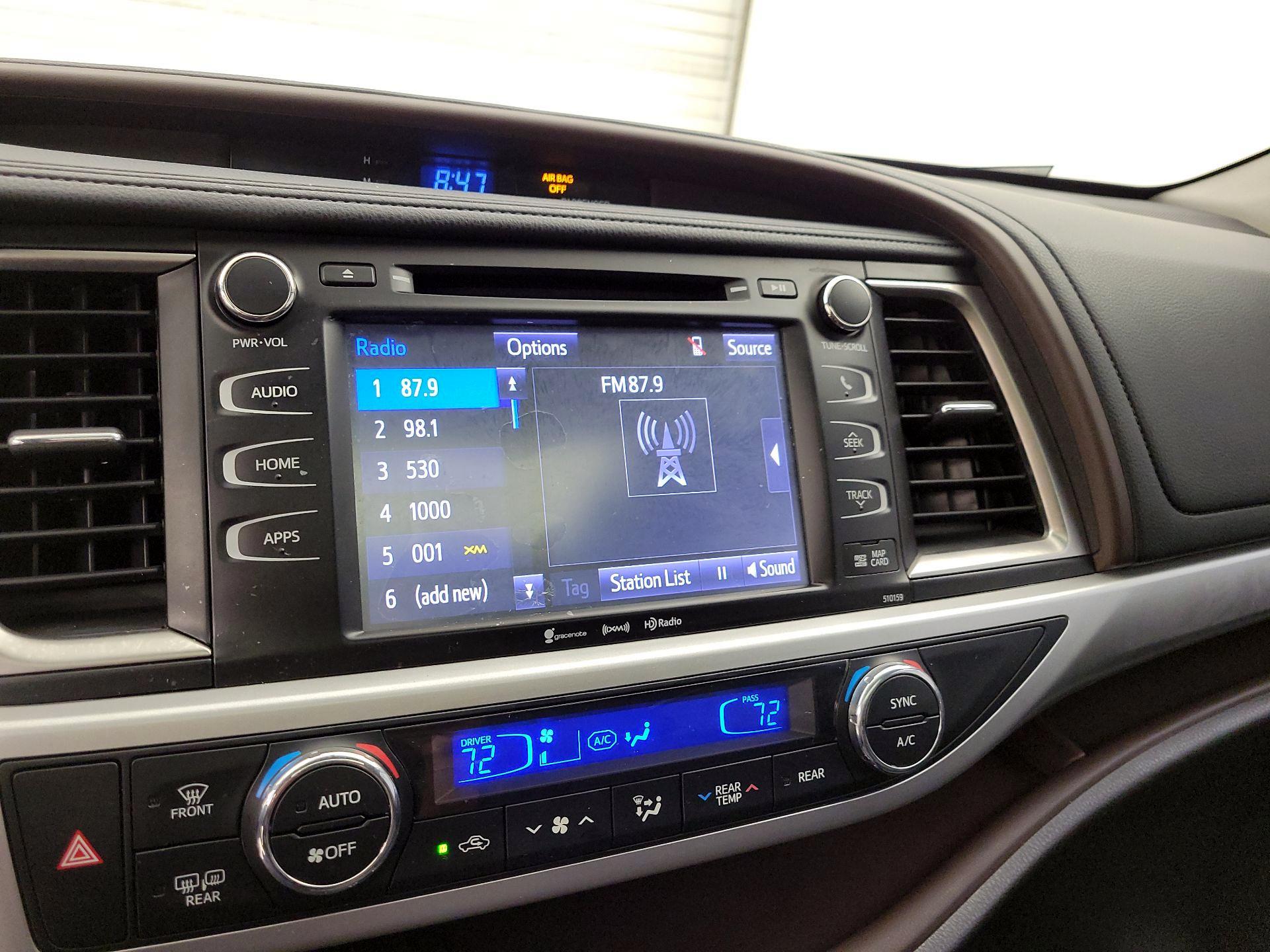 Thumbnail: 2016 Toyota Highlander - 16
