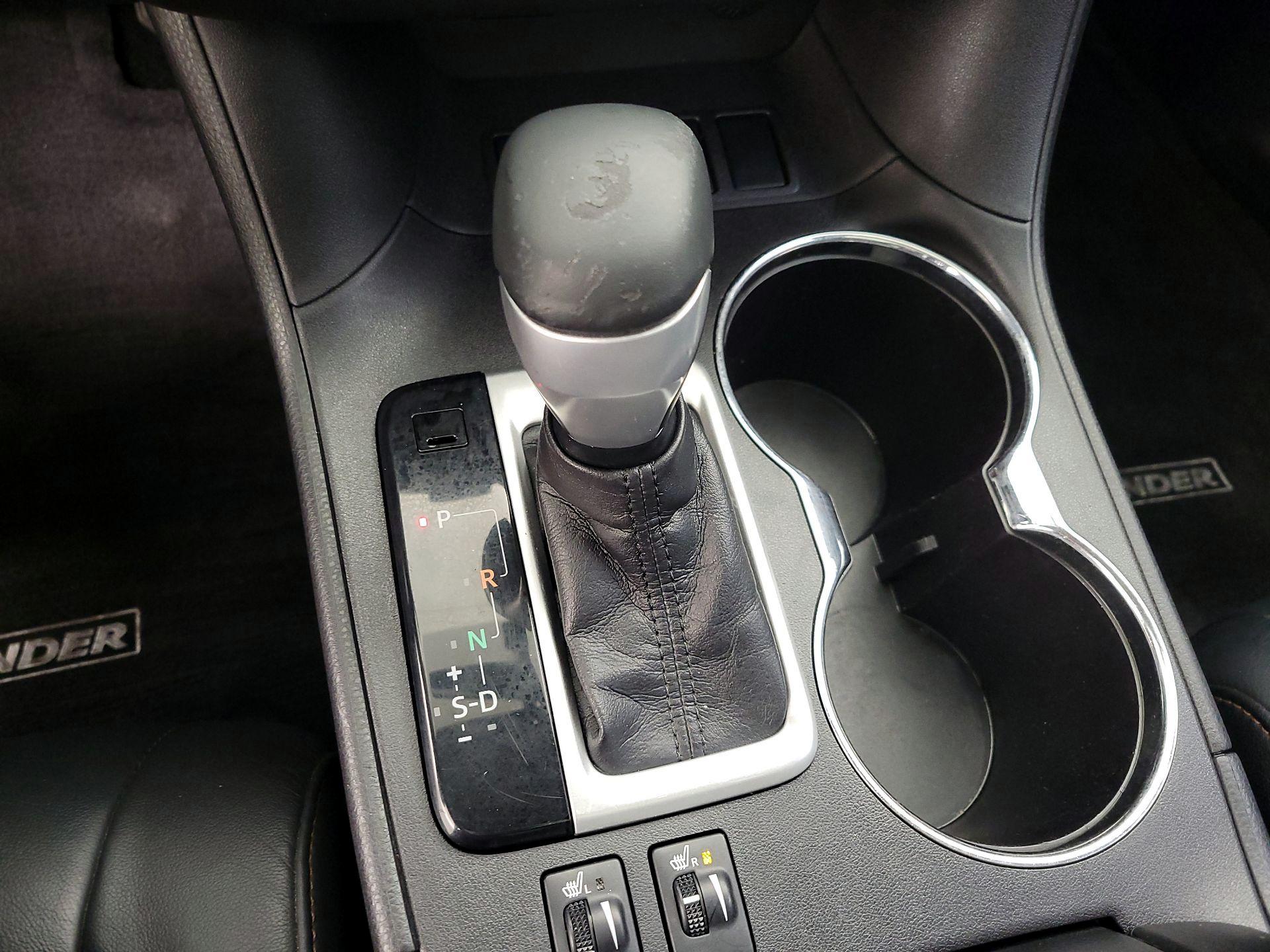 Thumbnail: 2016 Toyota Highlander - 18