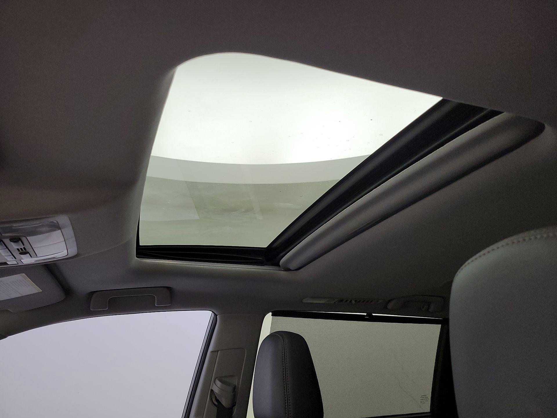 Thumbnail: 2016 Toyota Highlander - 20