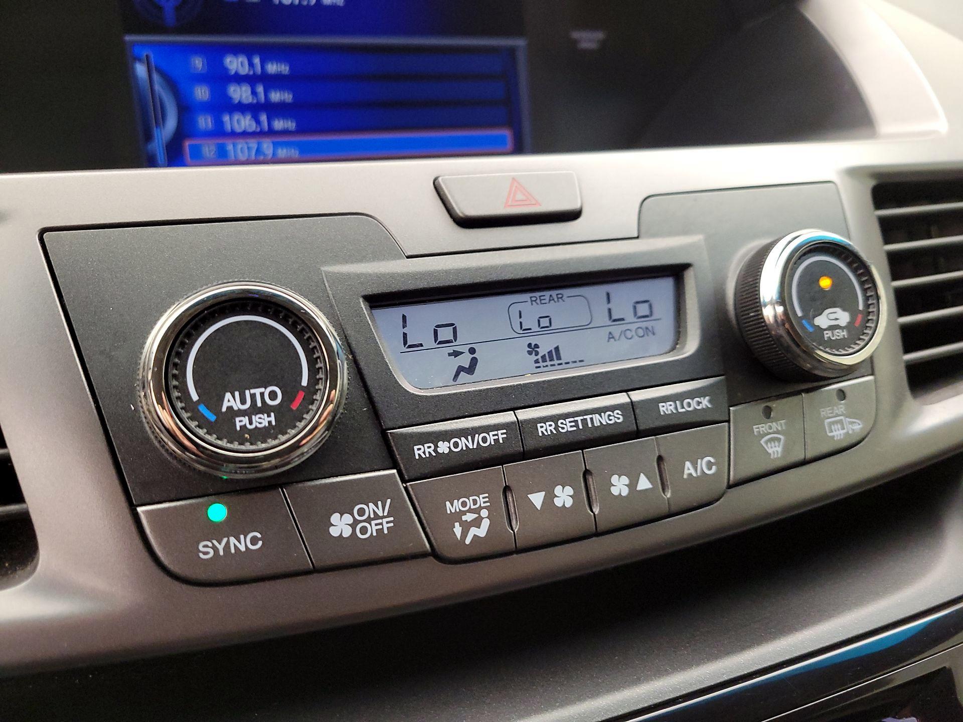 Thumbnail: 2015 Honda Odyssey - 16
