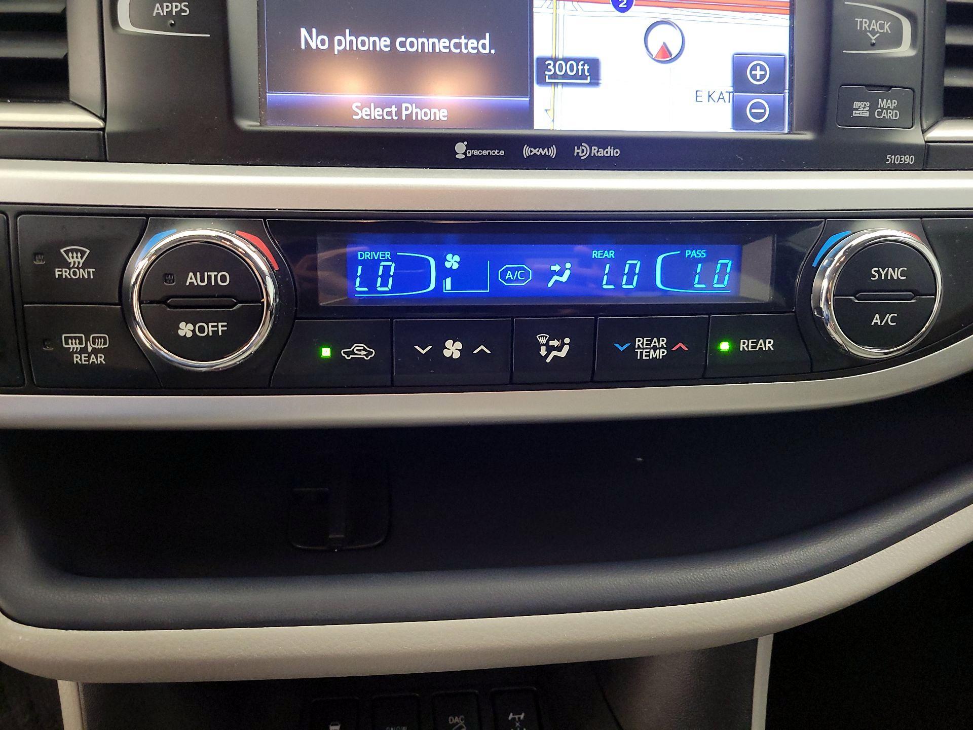 Thumbnail: 2019 Toyota Highlander - 17