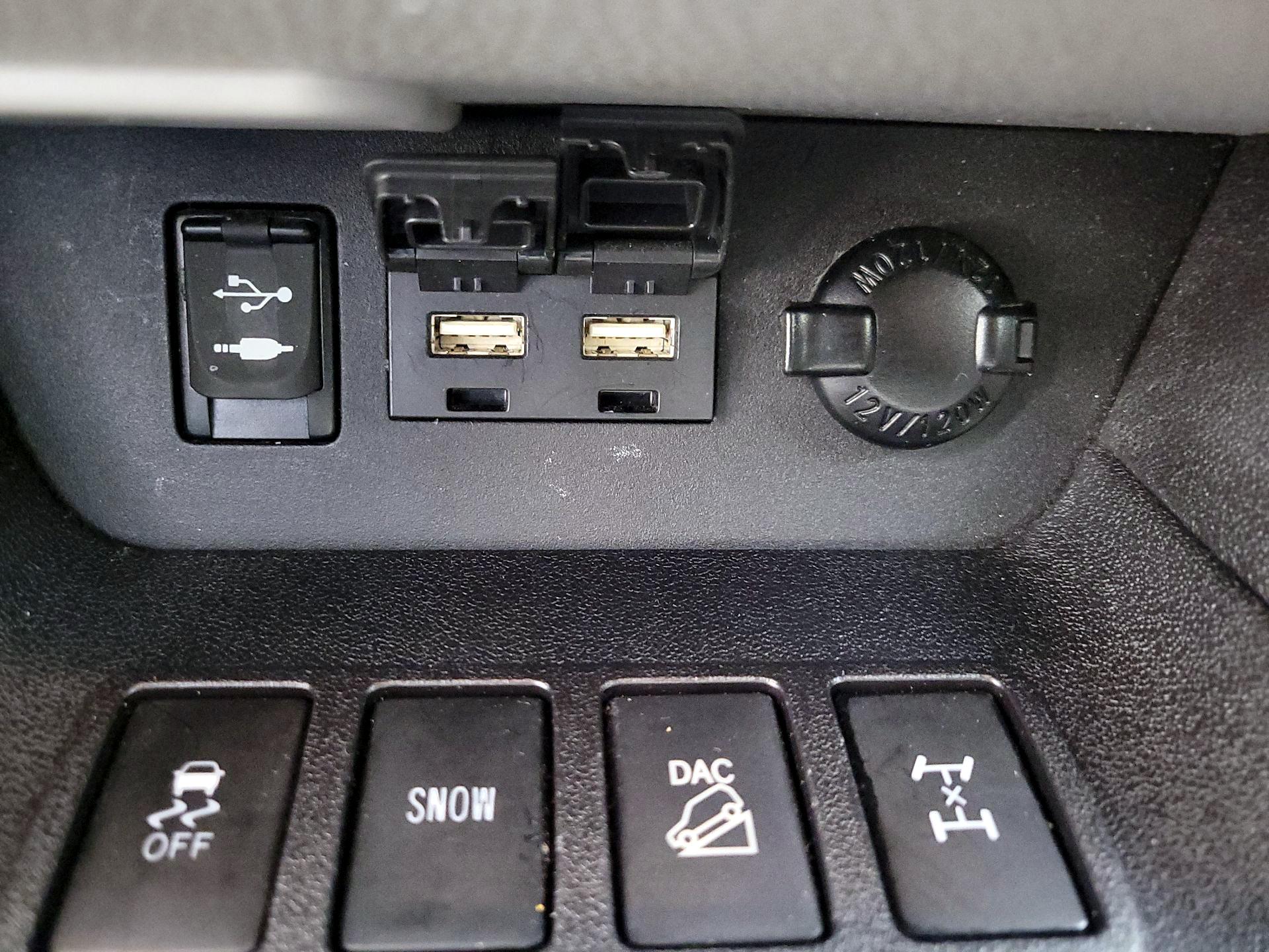 Thumbnail: 2019 Toyota Highlander - 19