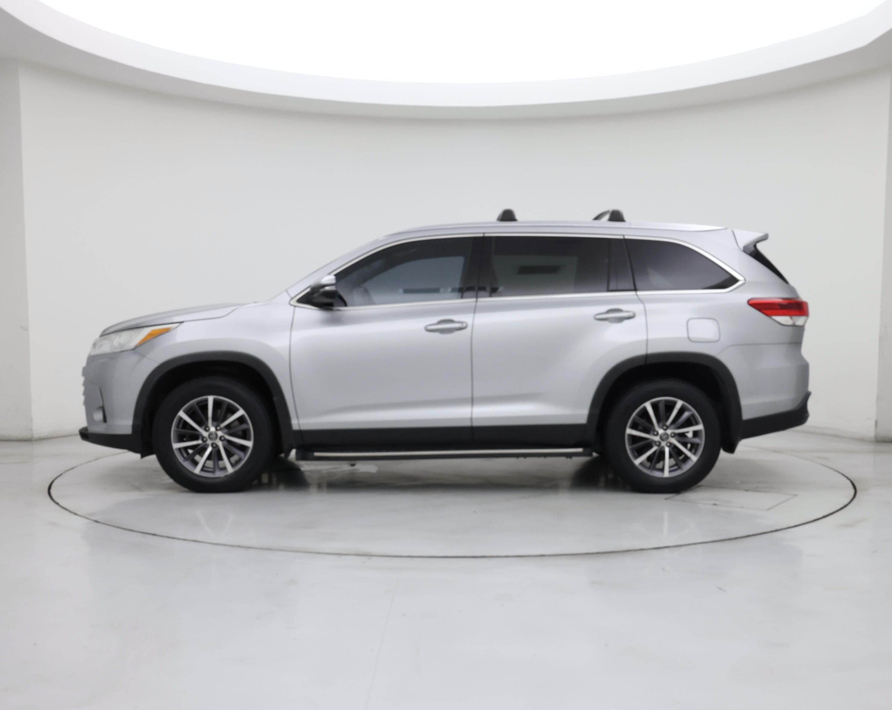 Thumbnail: 2019 Toyota Highlander - 3