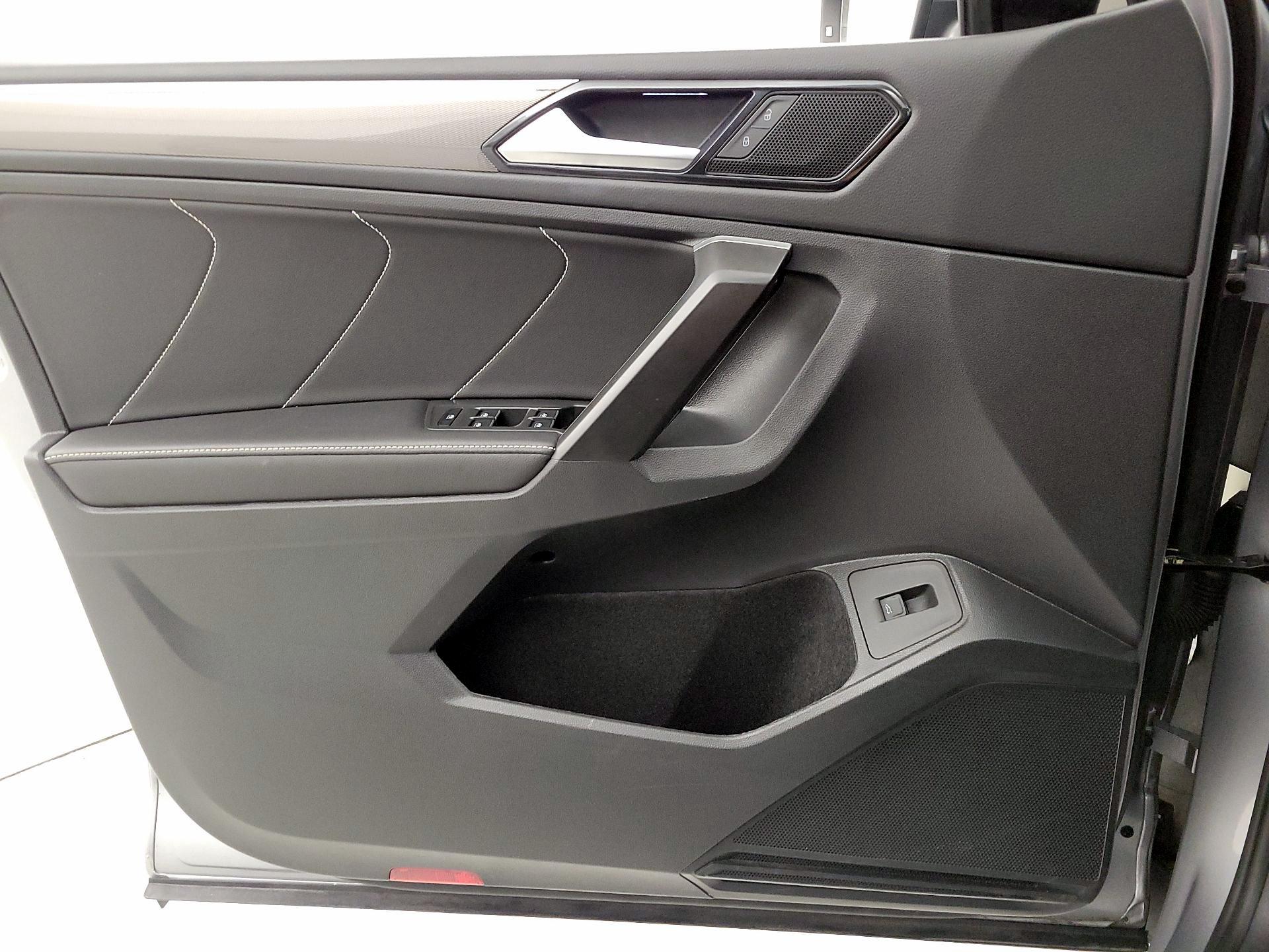 Thumbnail: 2024 Volkswagen Tiguan - 12