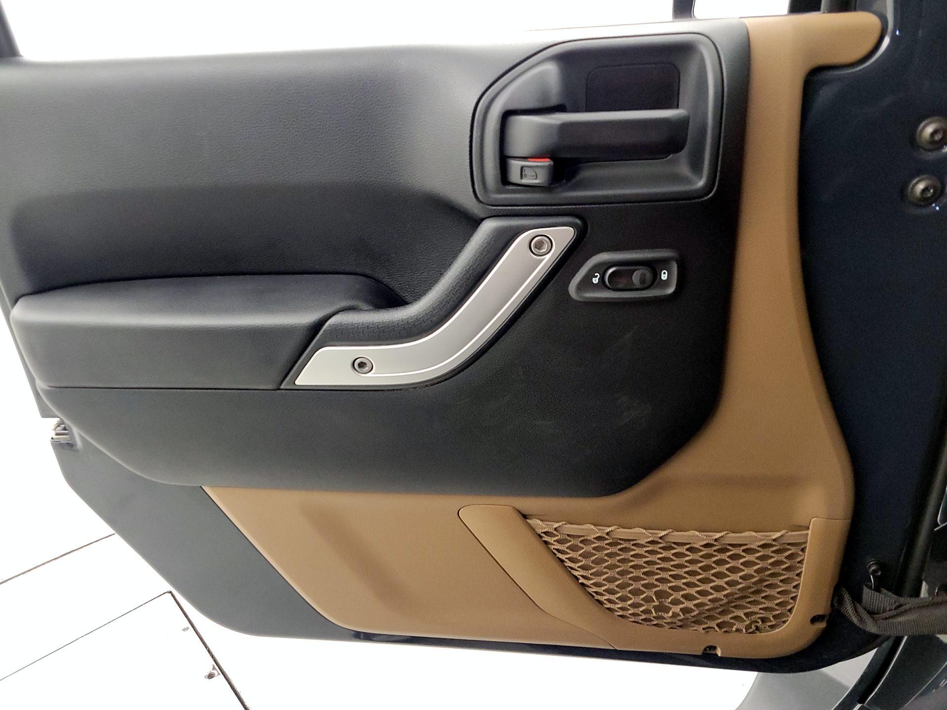 Thumbnail: 2017 Jeep Wrangler - 12