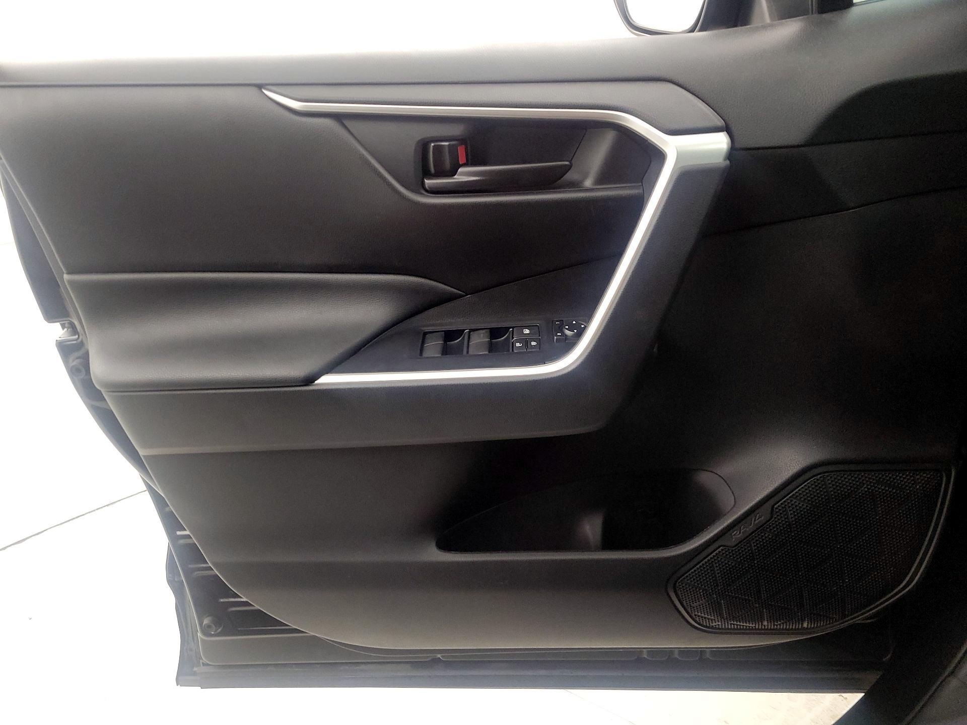 Thumbnail: 2021 Toyota RAV4 - 12