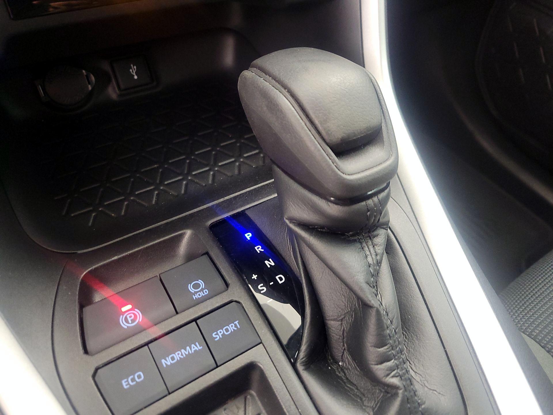Thumbnail: 2021 Toyota RAV4 - 17