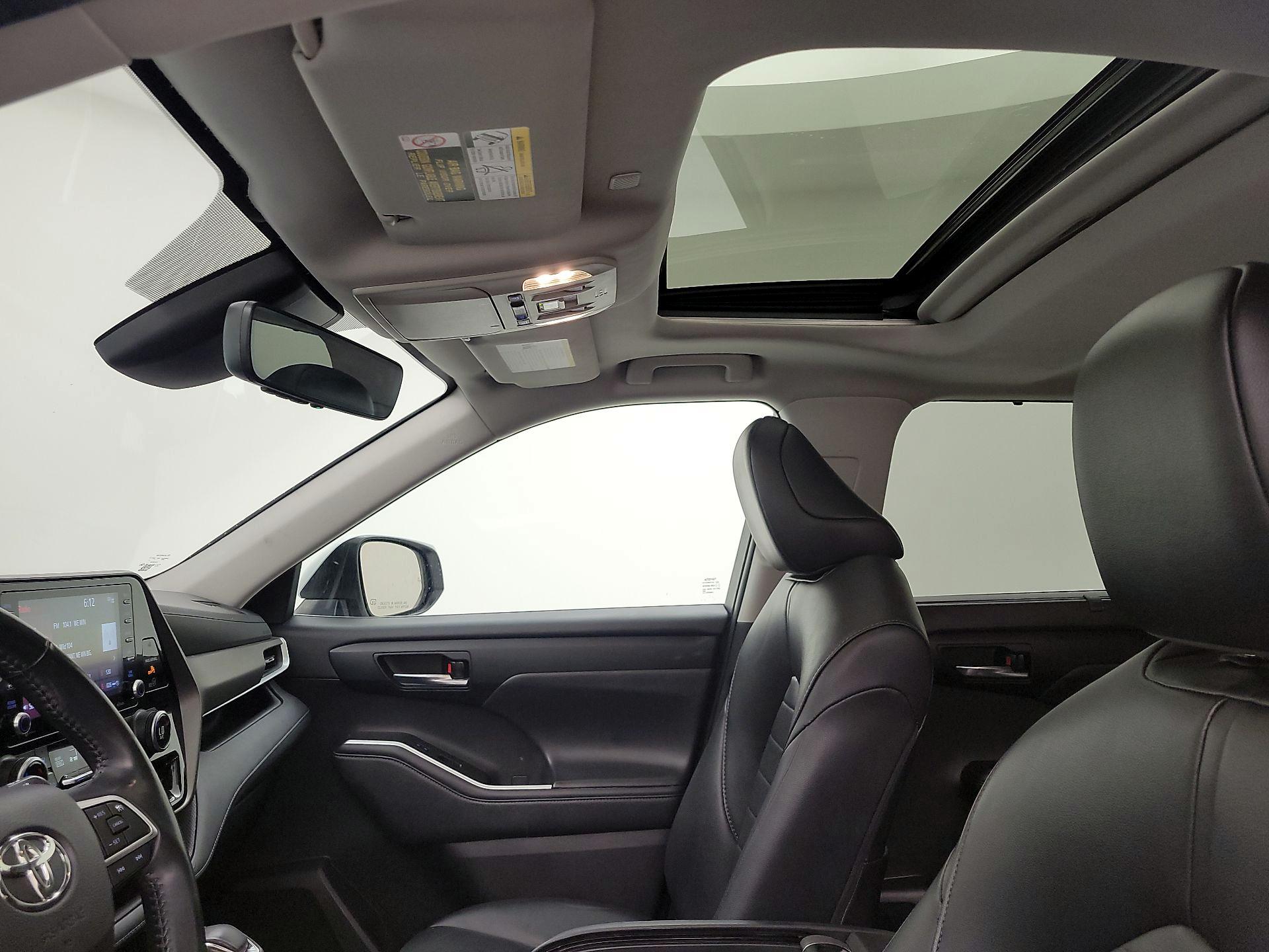 Thumbnail: 2022 Toyota Highlander - 19