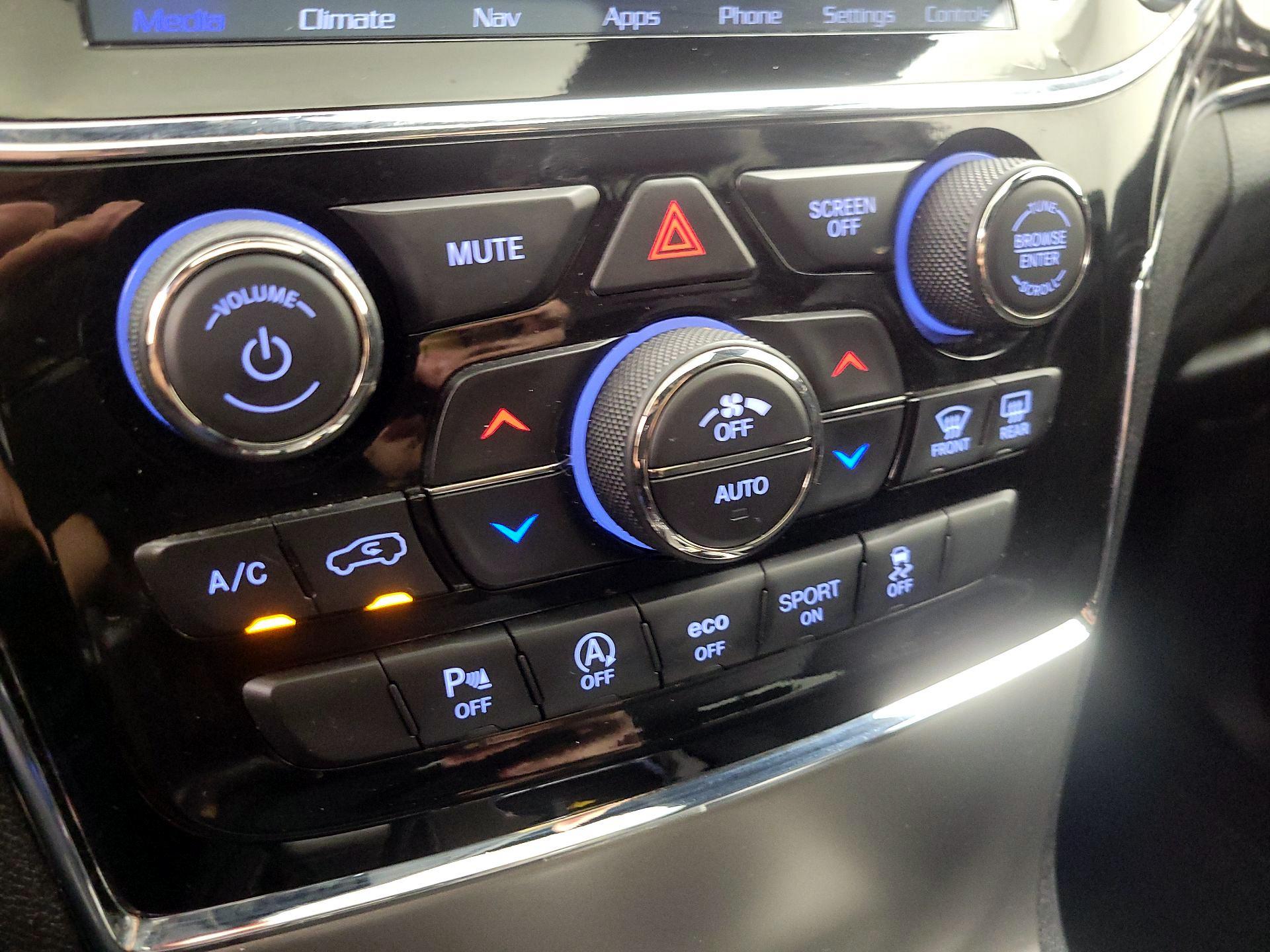 Thumbnail: 2021 Jeep Grand Cherokee - 16