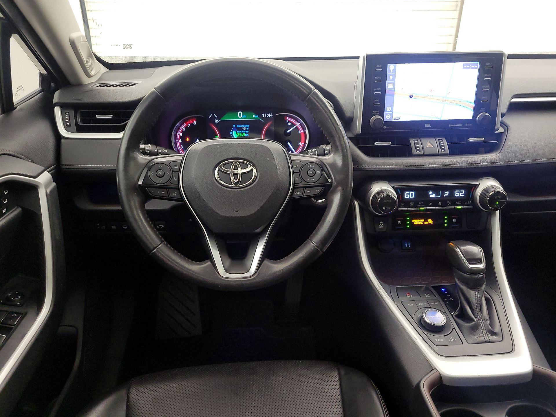 Thumbnail: 2019 Toyota RAV4 - 10