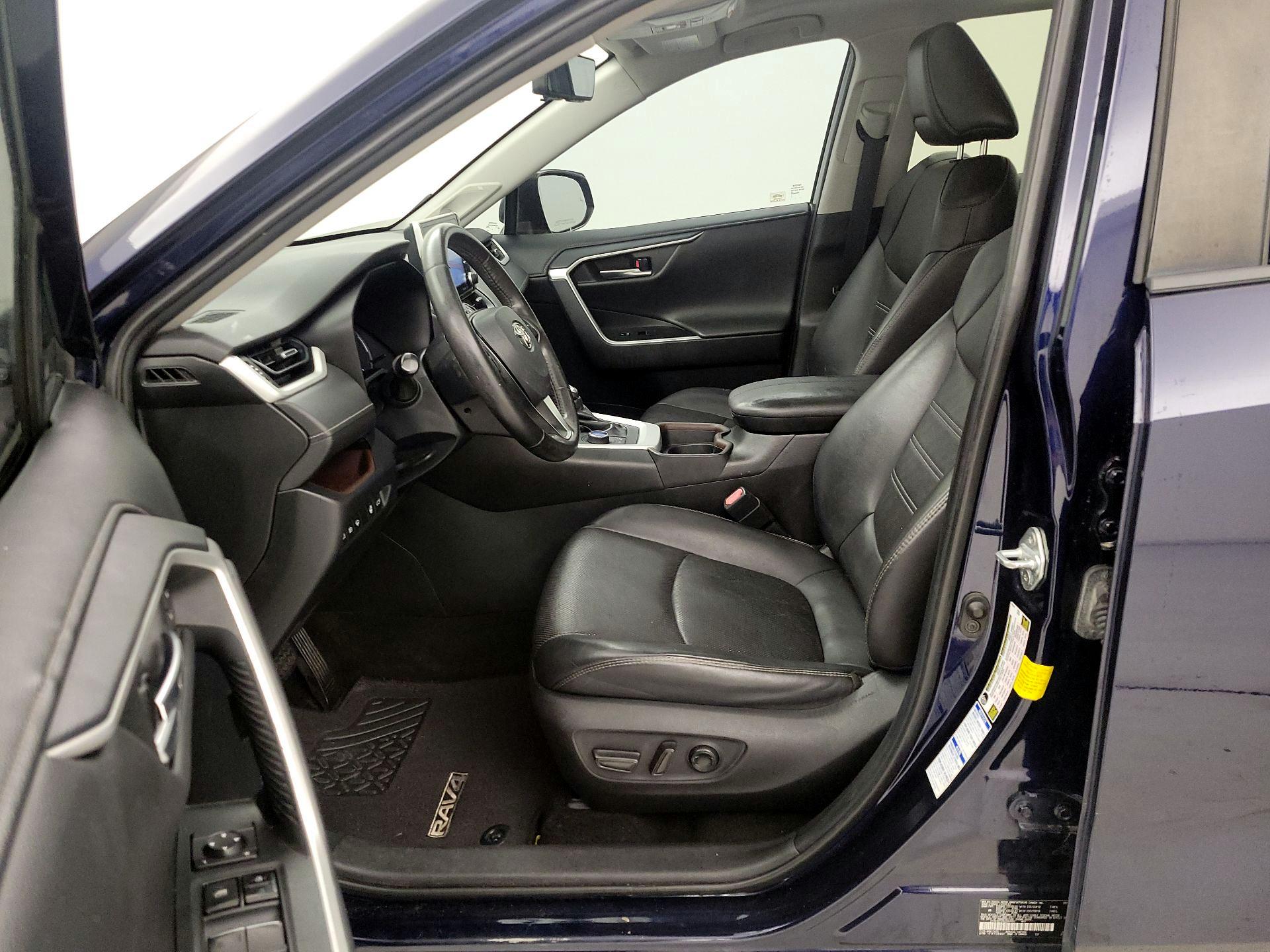 Thumbnail: 2019 Toyota RAV4 - 11