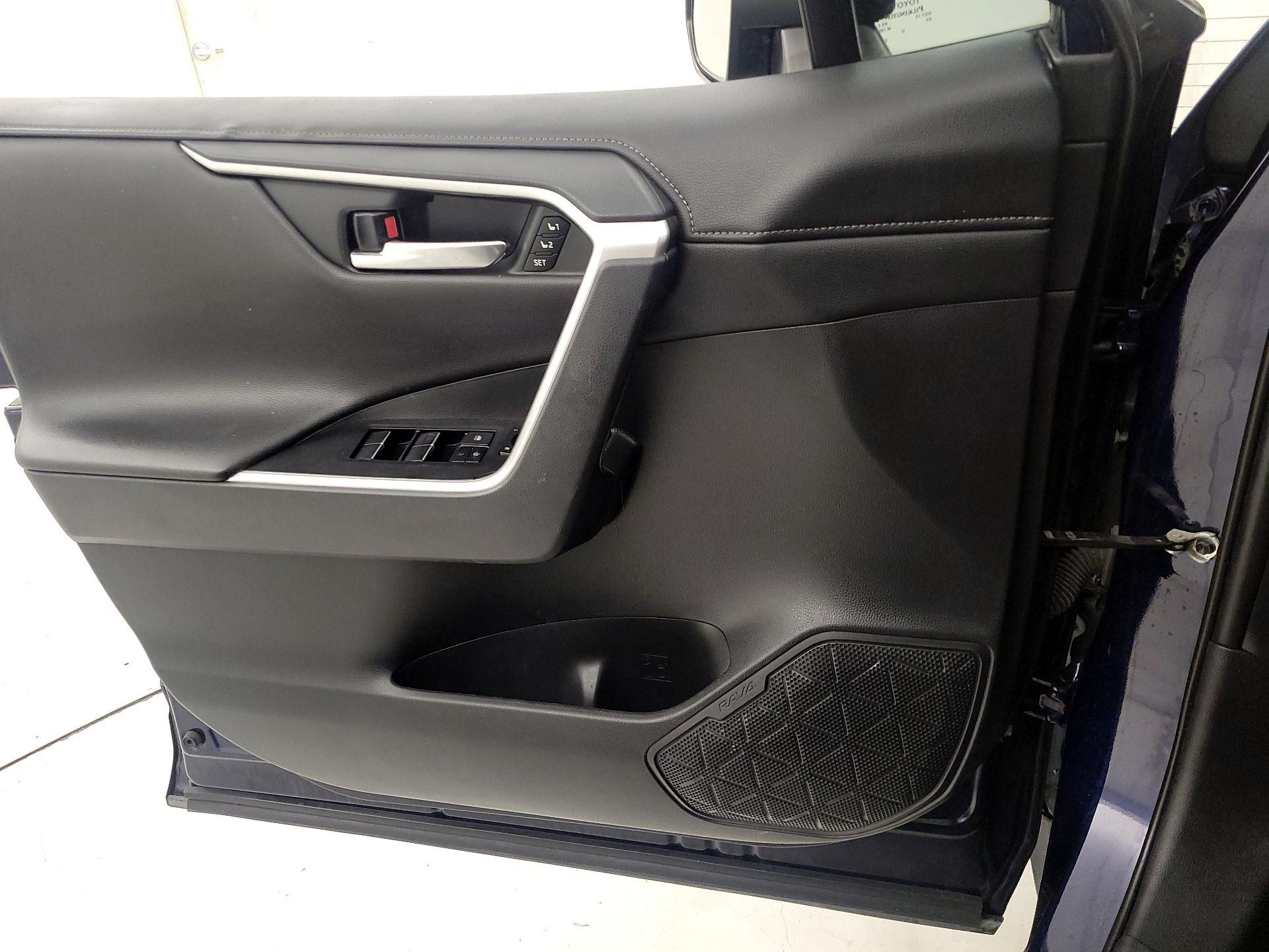 Thumbnail: 2019 Toyota RAV4 - 12