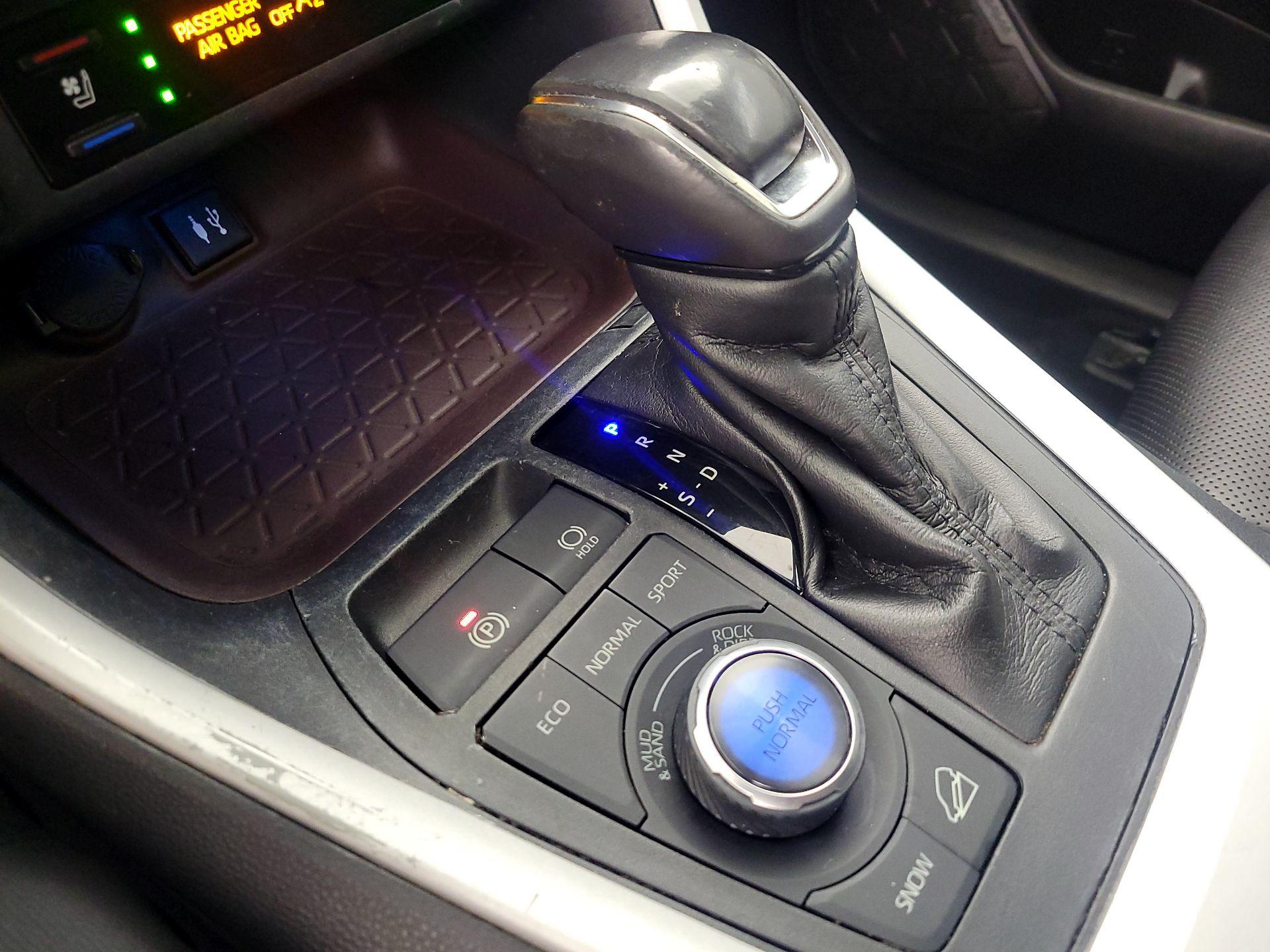 Thumbnail: 2019 Toyota RAV4 - 18