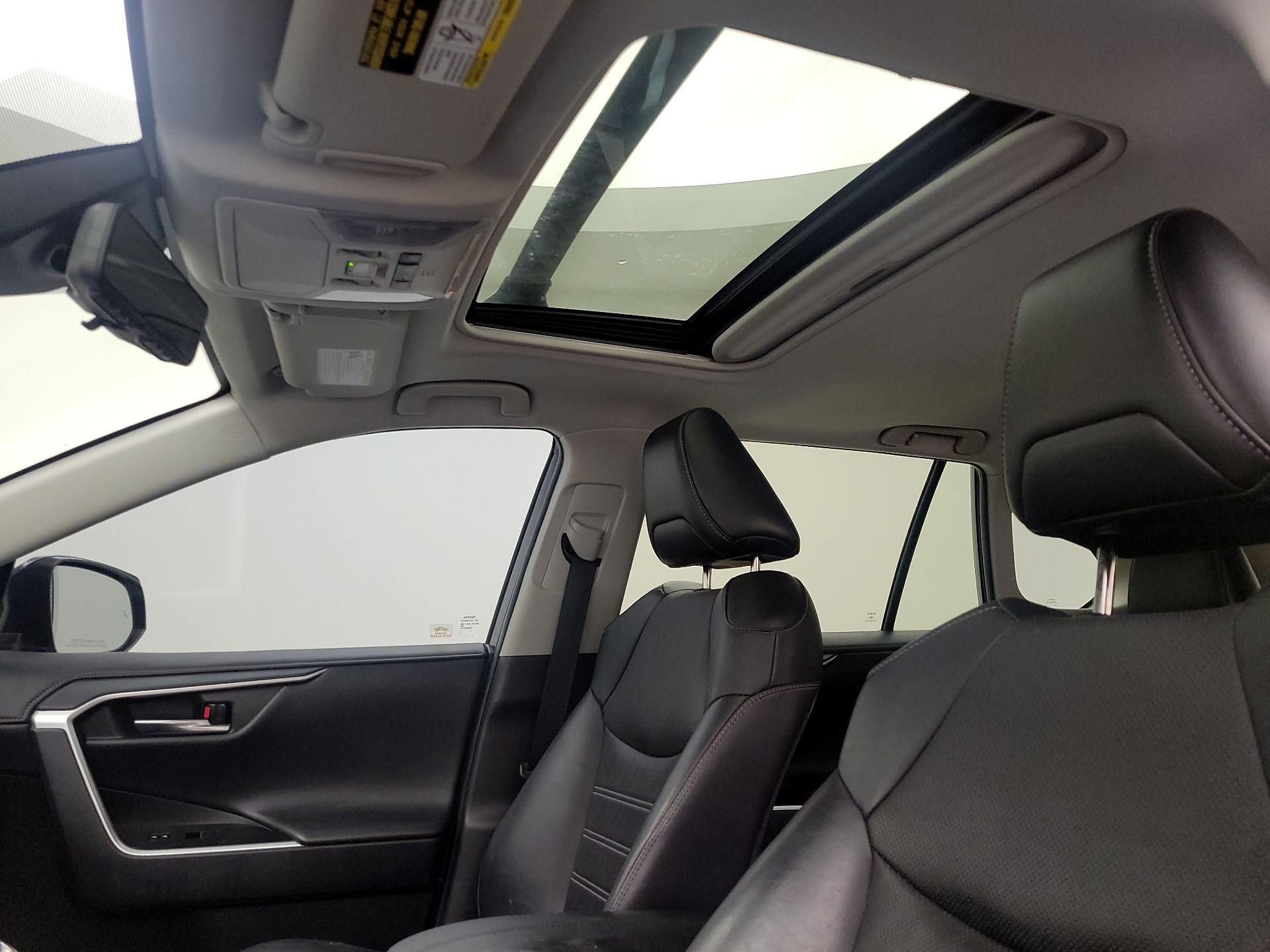 Thumbnail: 2019 Toyota RAV4 - 20