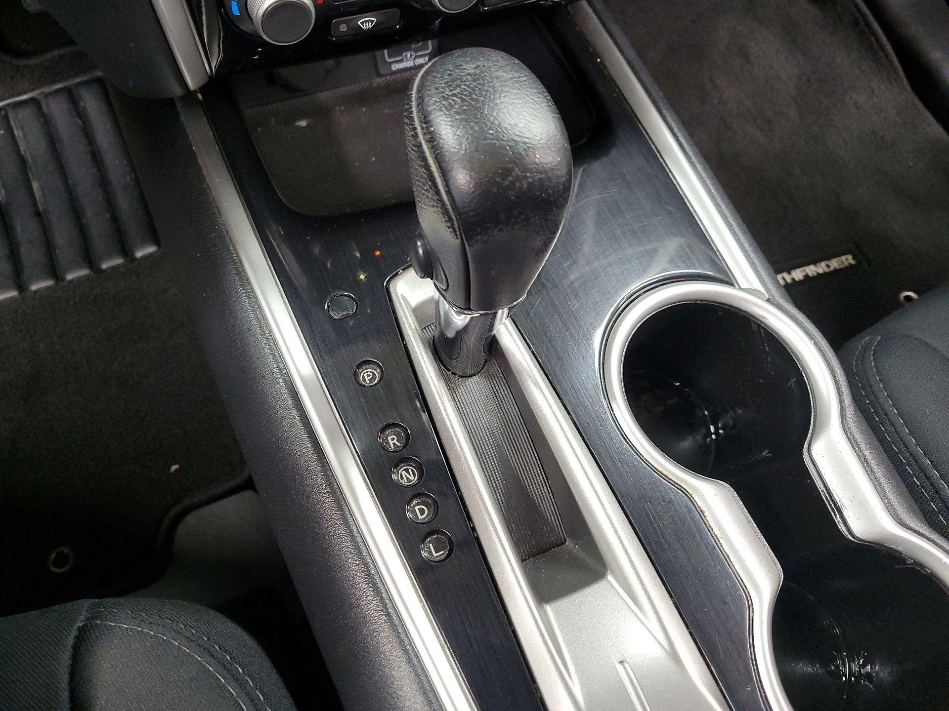 Thumbnail: 2019 Nissan Pathfinder - 17