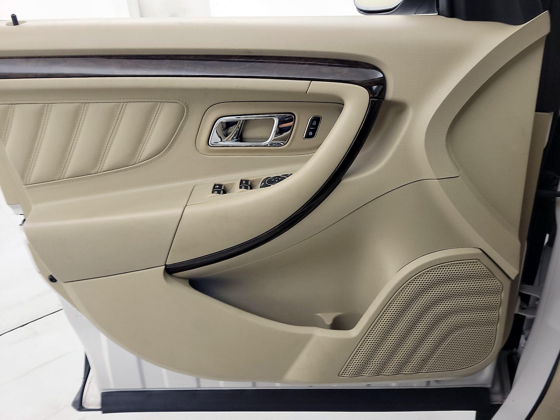 Thumbnail: 2015 Ford Taurus - 12