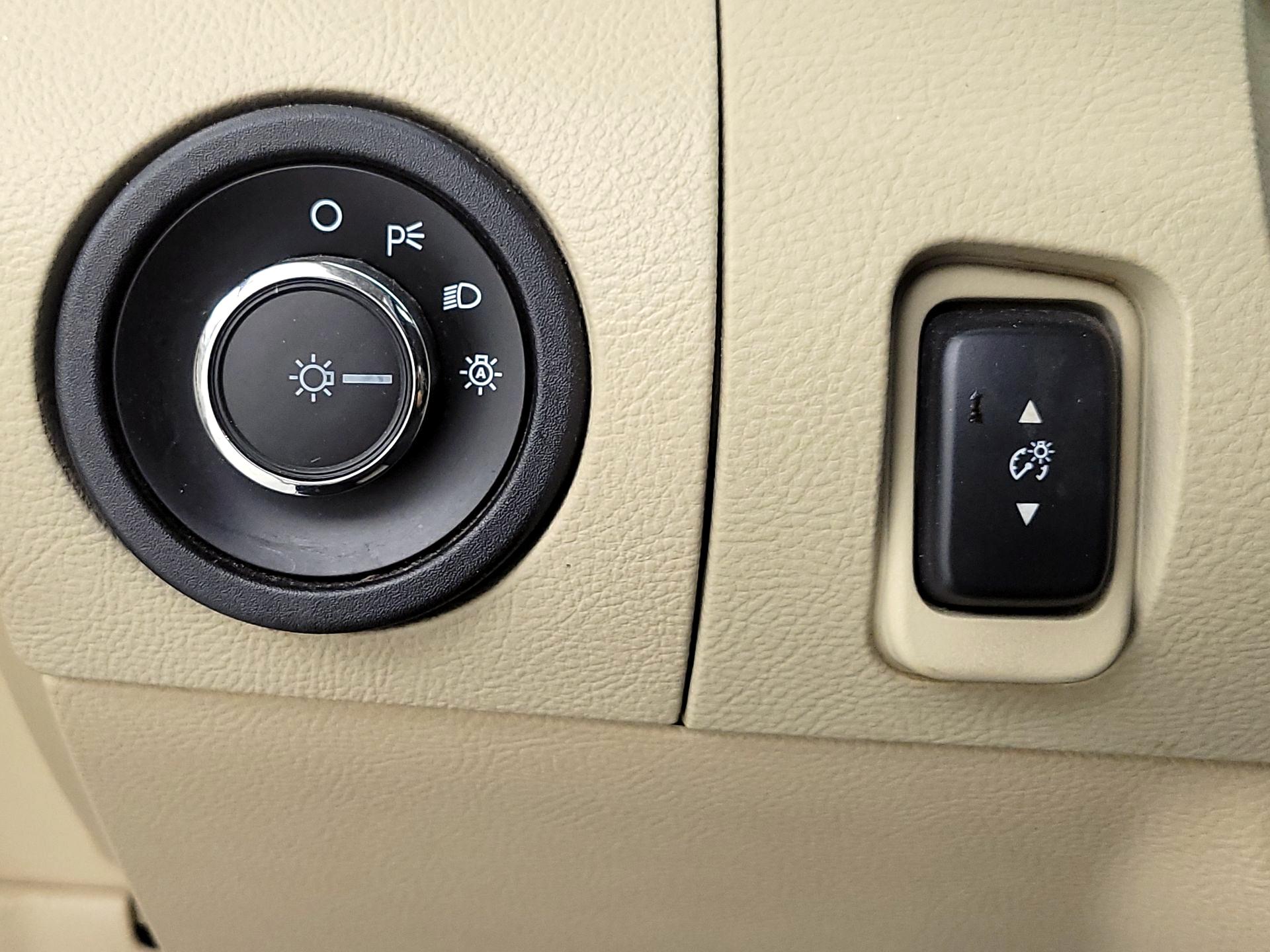 Thumbnail: 2015 Ford Taurus - 13