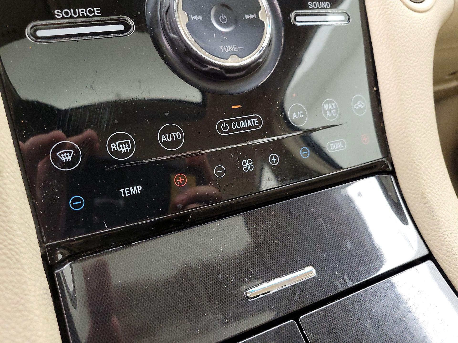 Thumbnail: 2015 Ford Taurus - 16