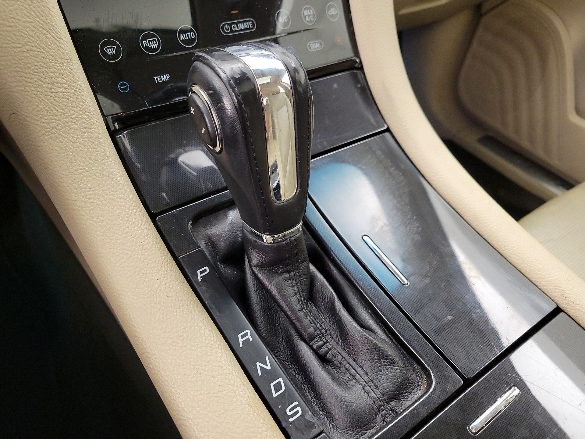 Thumbnail: 2015 Ford Taurus - 17