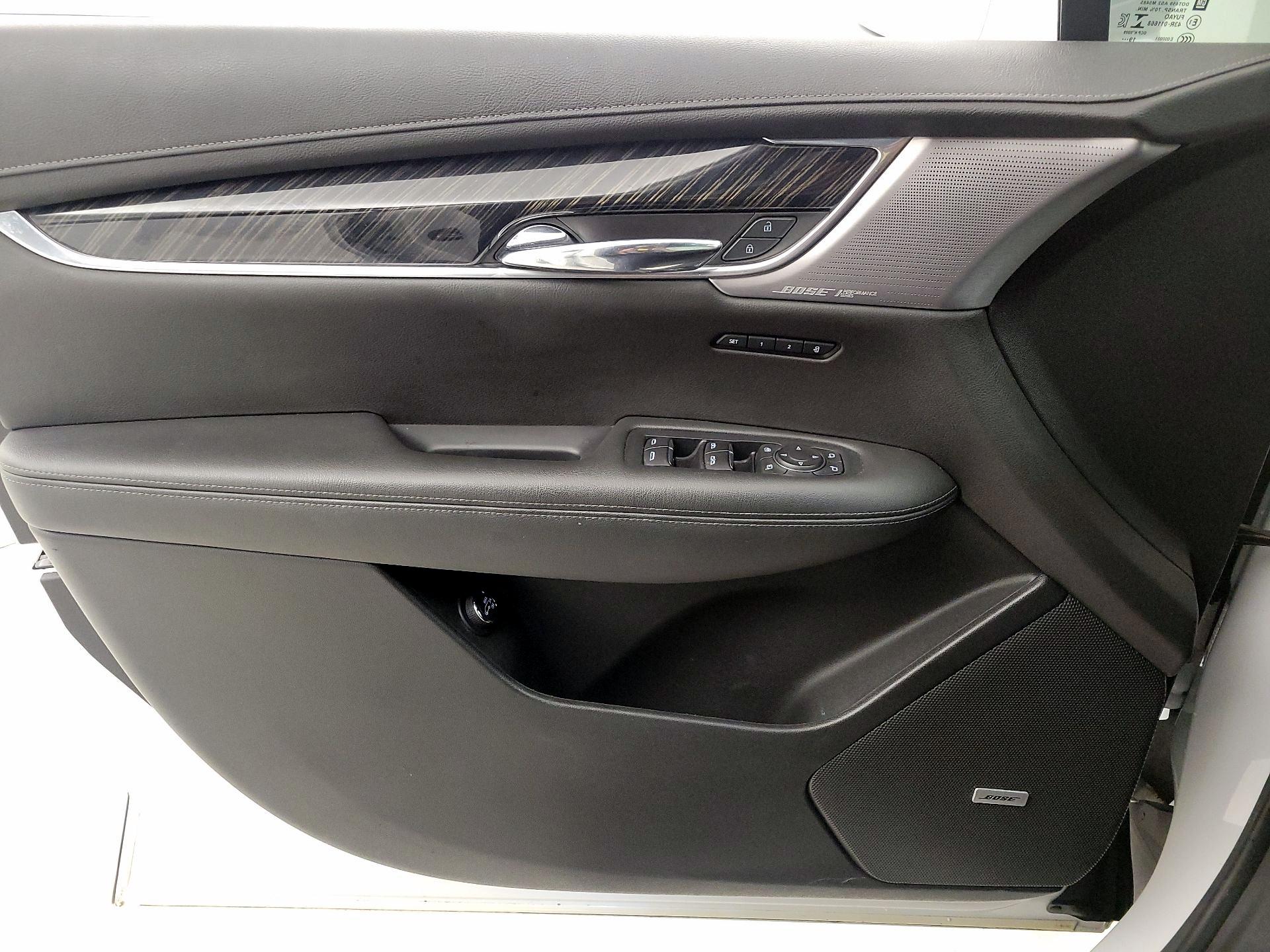 Thumbnail: 2020 Cadillac XT6 - 12