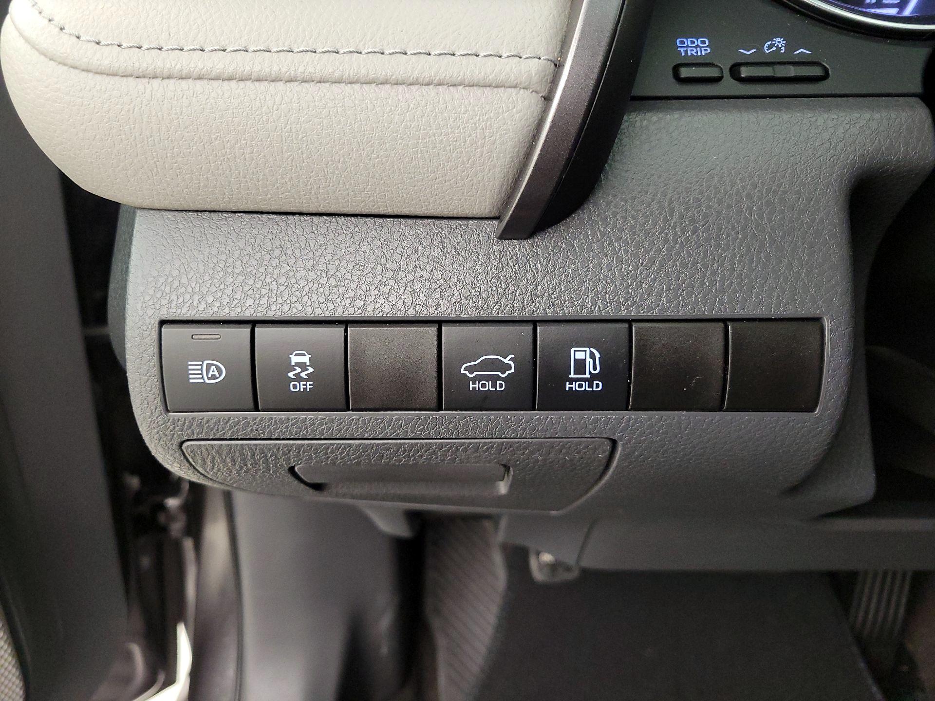 Thumbnail: 2019 Toyota Camry - 13