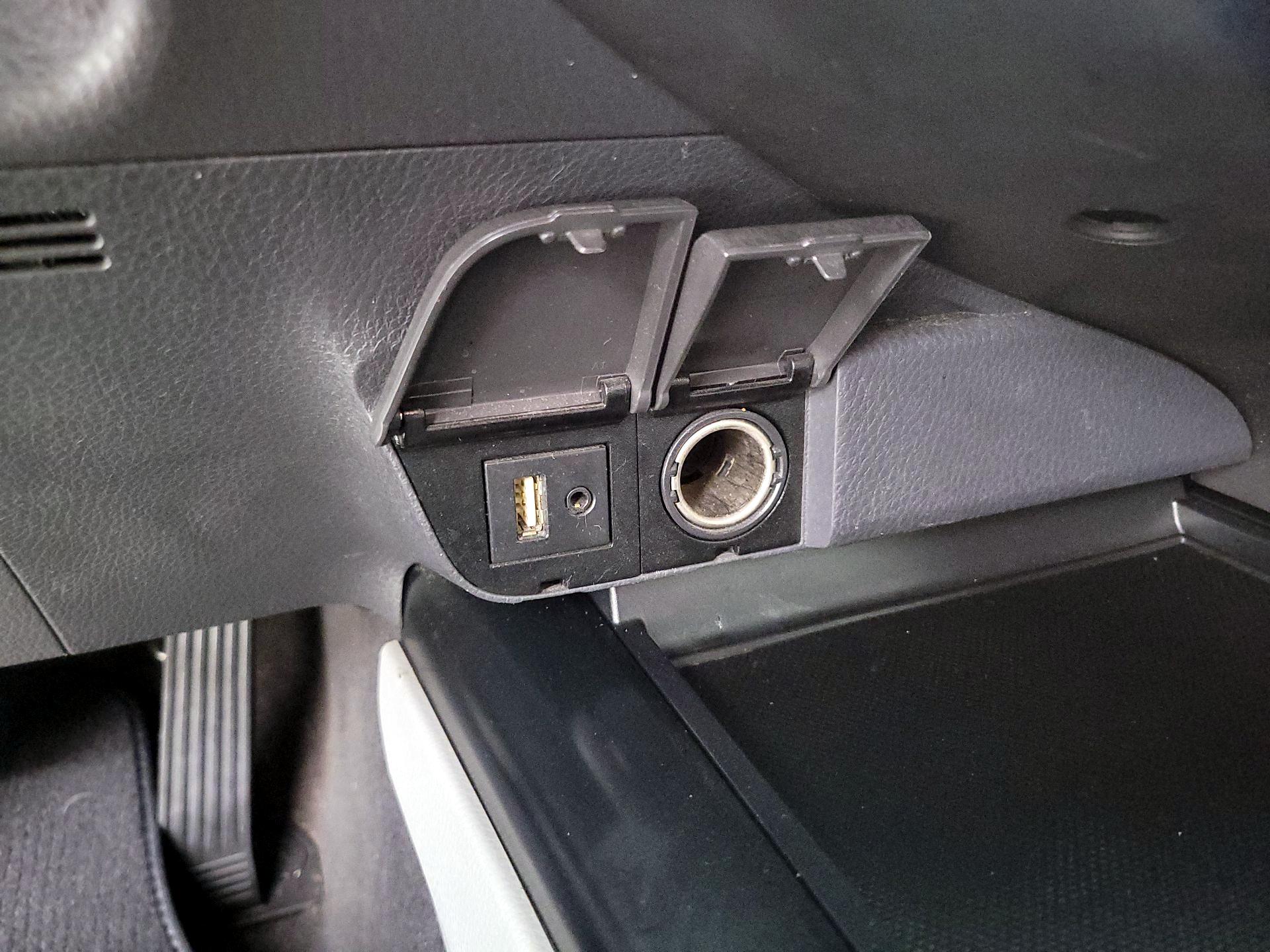 Thumbnail: 2019 Toyota Camry - 18