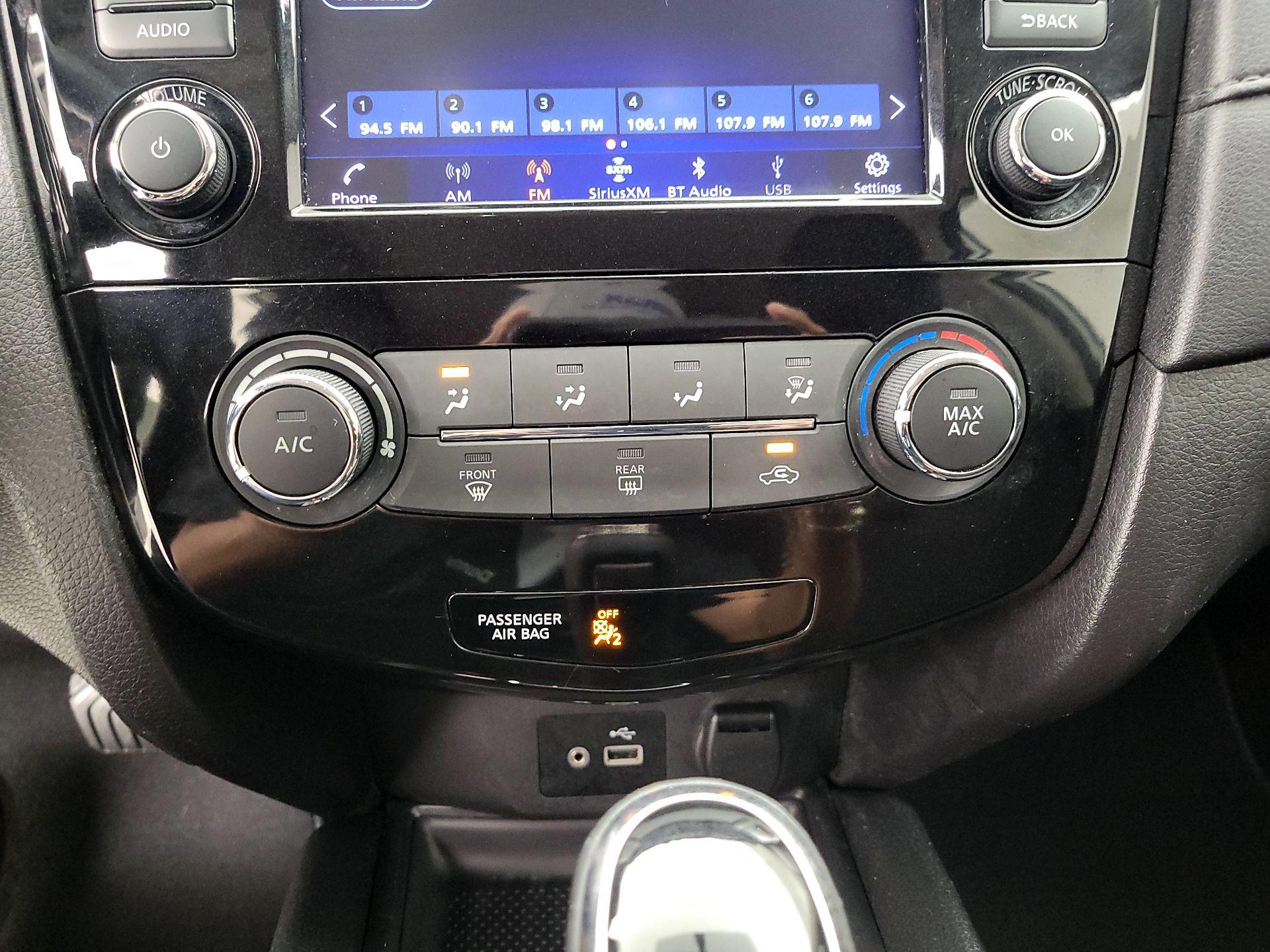 Thumbnail: 2018 Nissan Rogue - 16