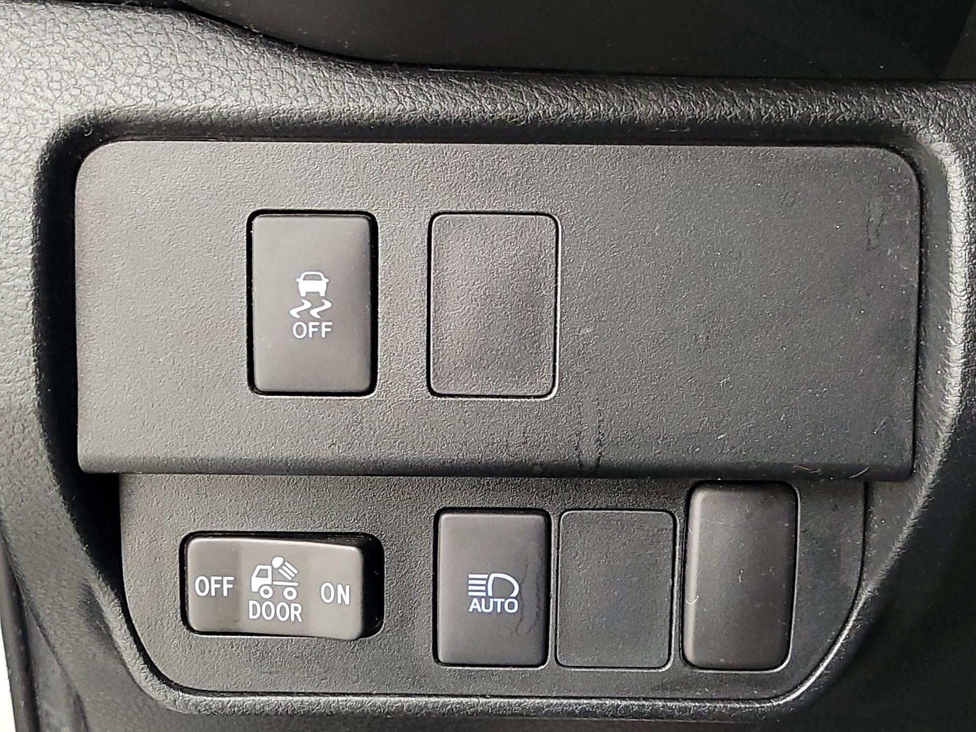 Thumbnail: 2021 Toyota Tacoma - 13